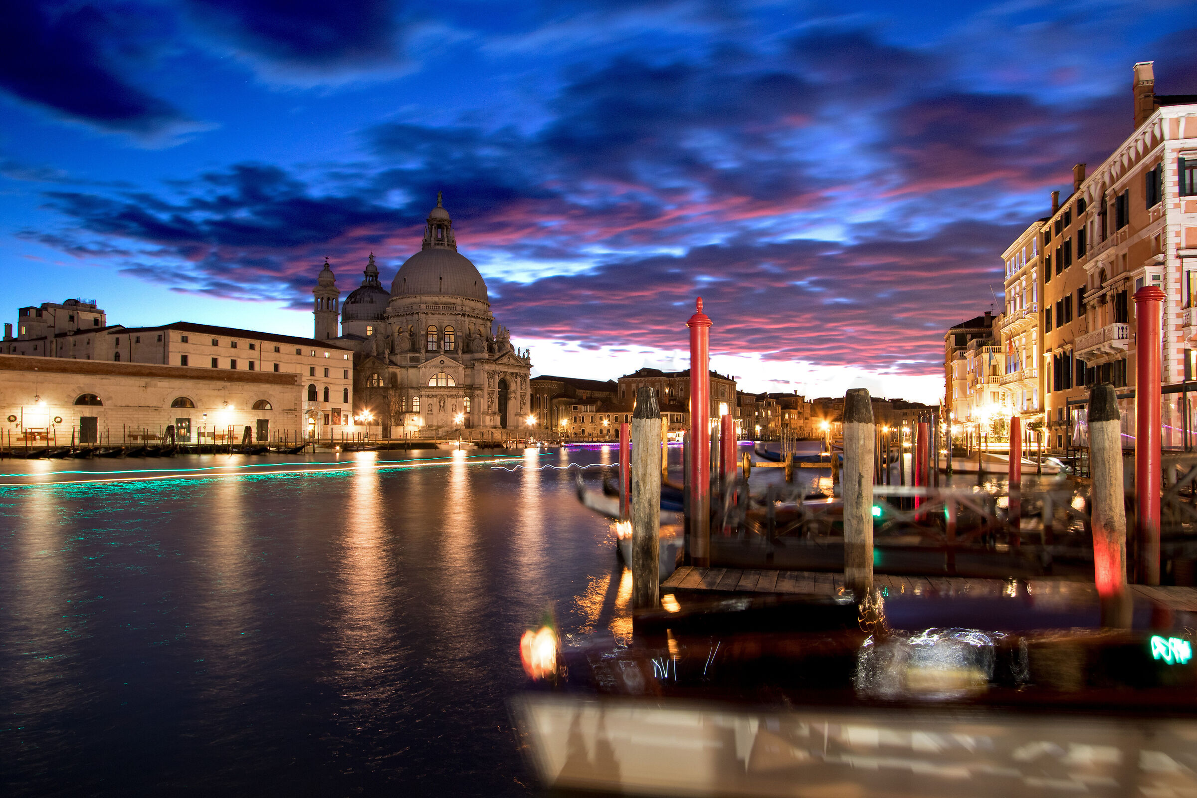Scie in punta della dogana
