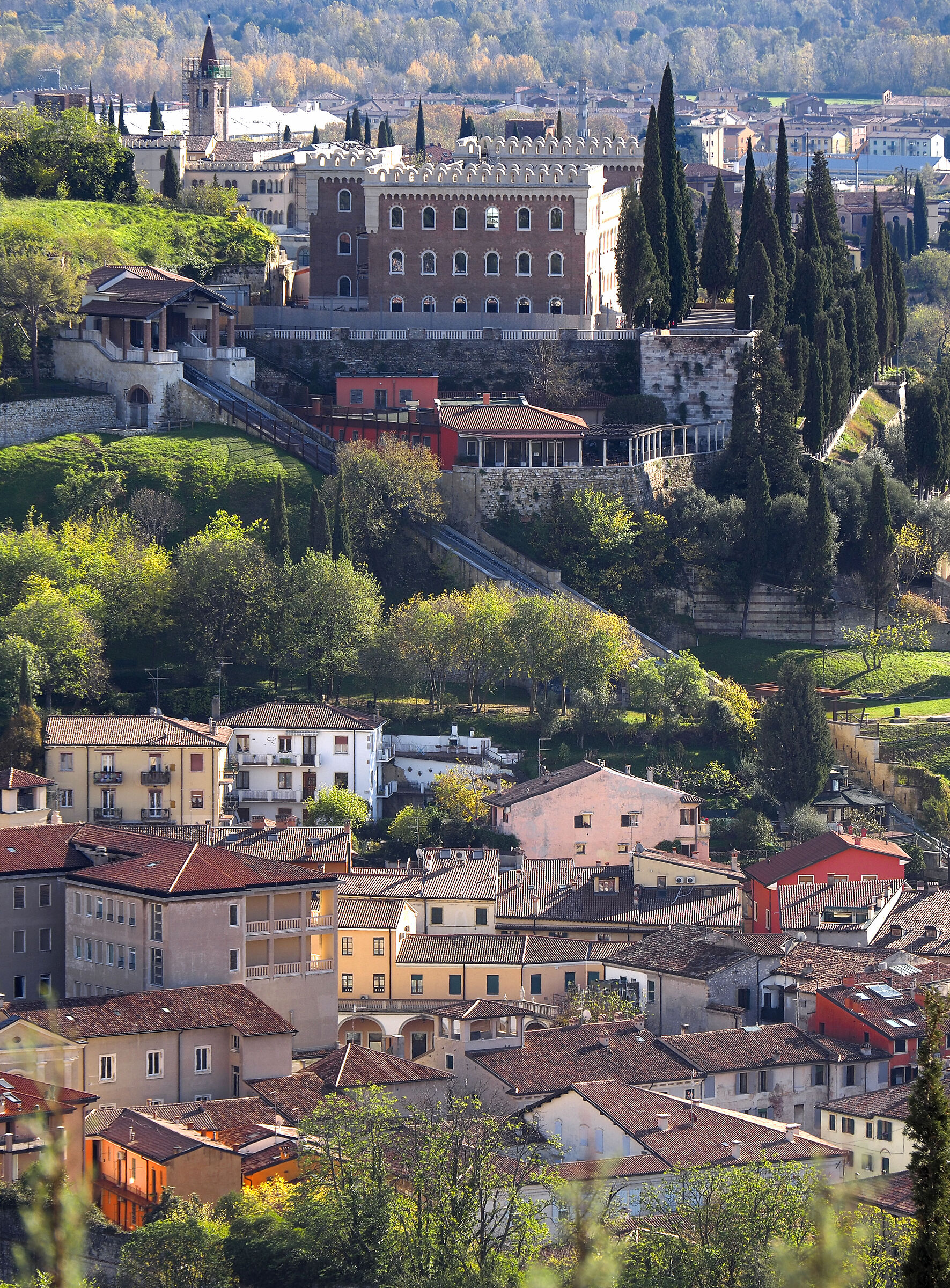 Castel San Pietro e la sua funicolare-Verona