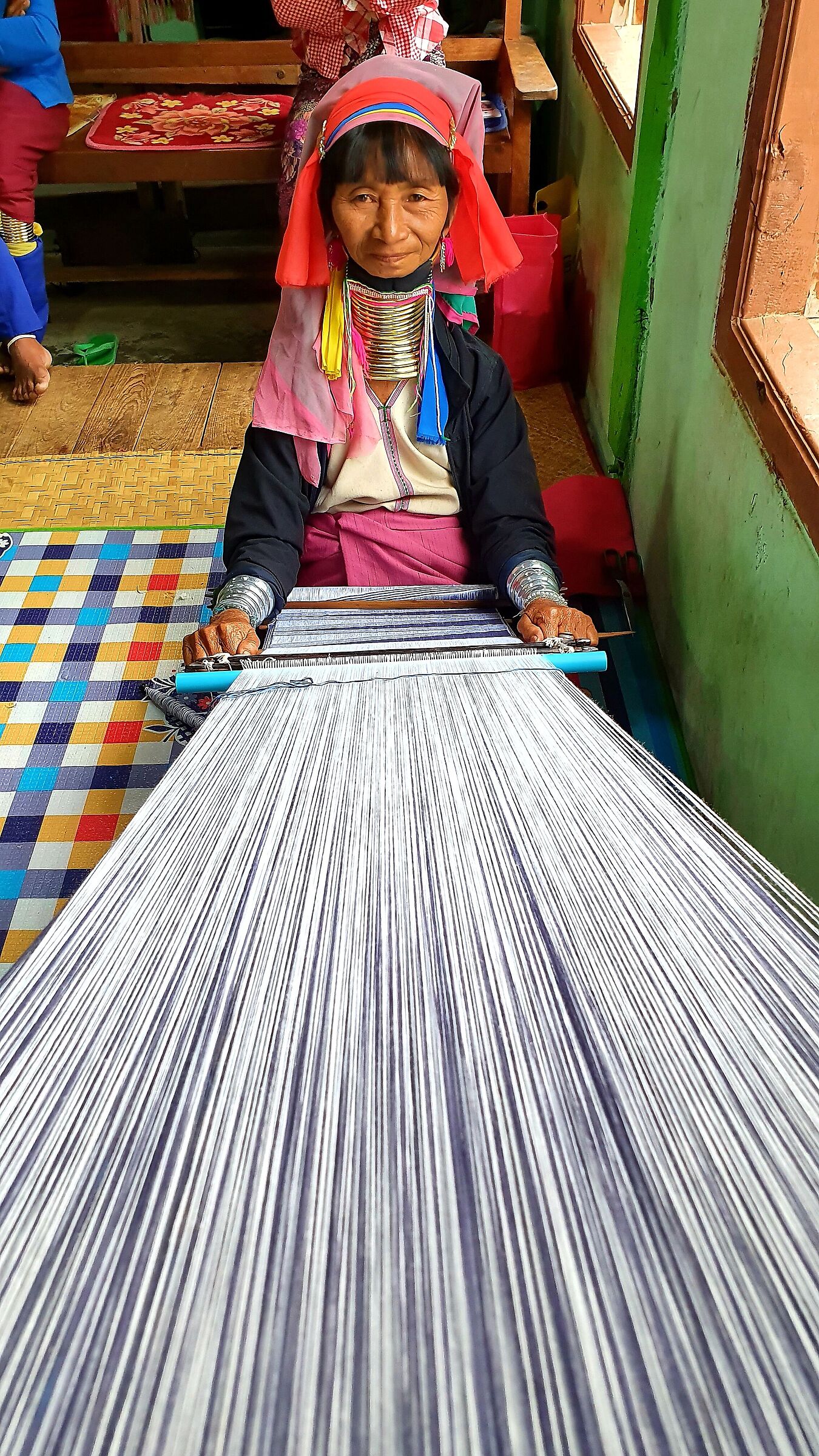 weaves kayan woman