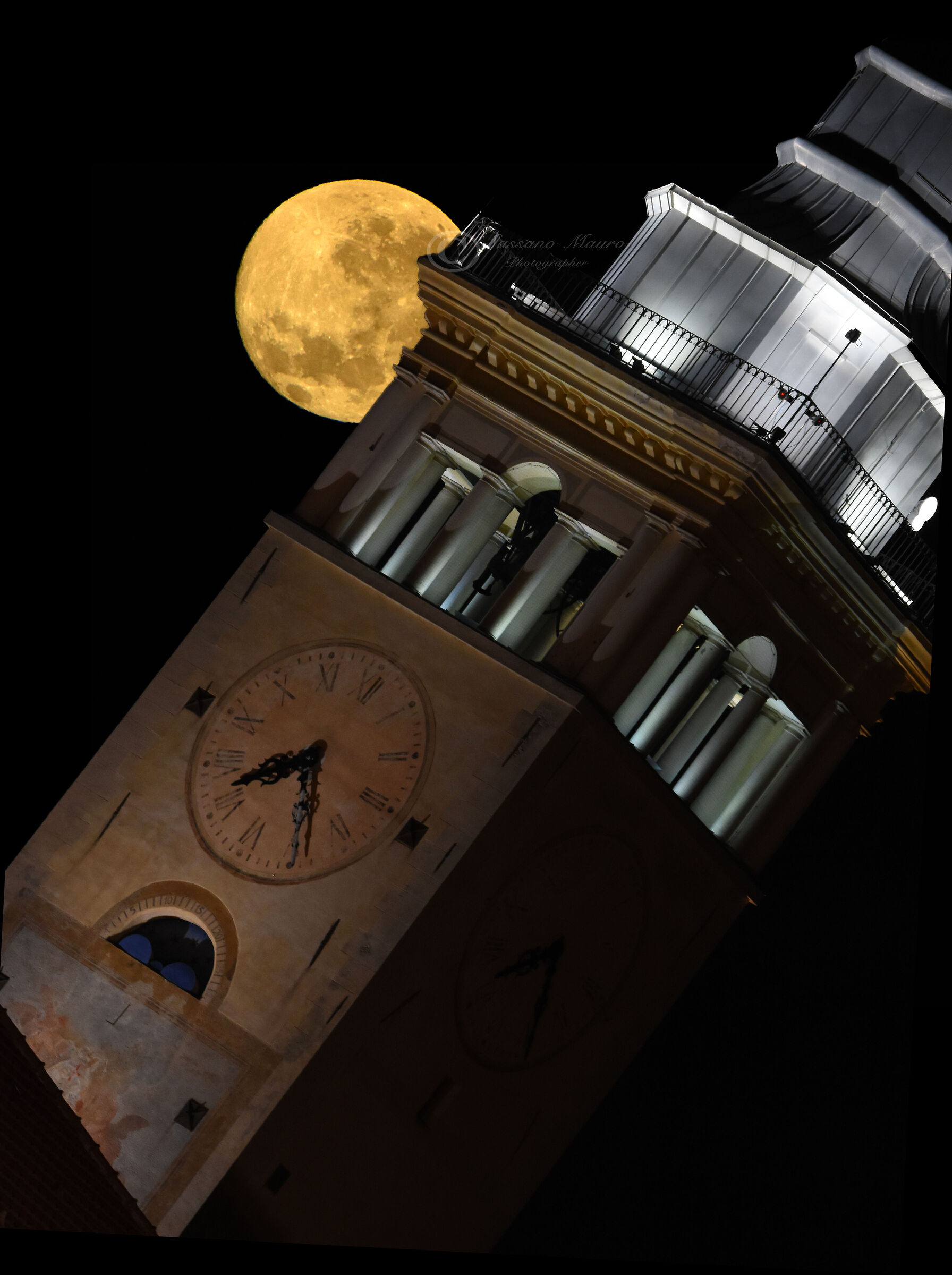 The last moon of 2020