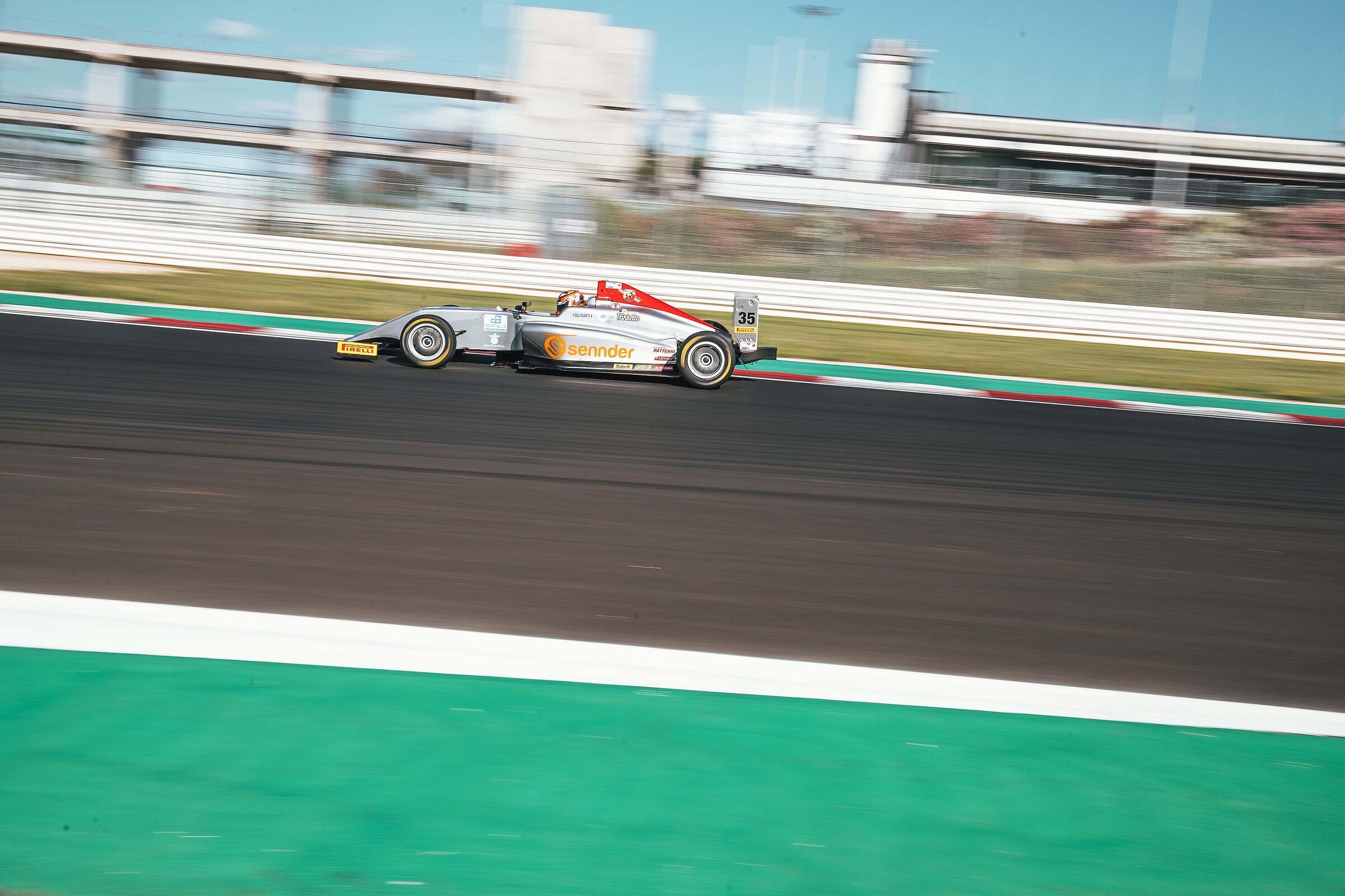 TechnoRace Competition Team - Pietro Delli Gloves - MWC