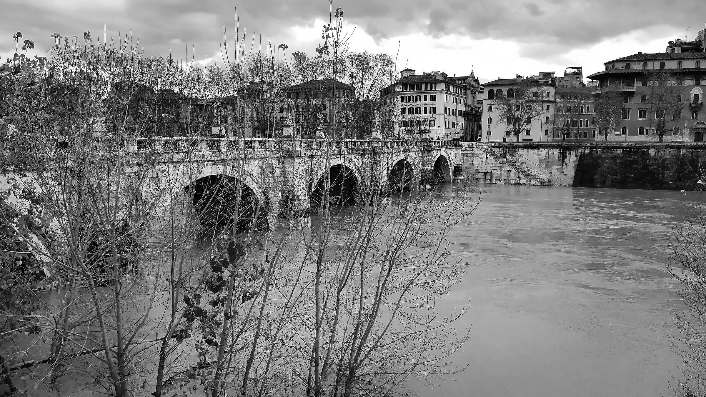Tiber River in front of Castel Sant'Angelo (Rome)