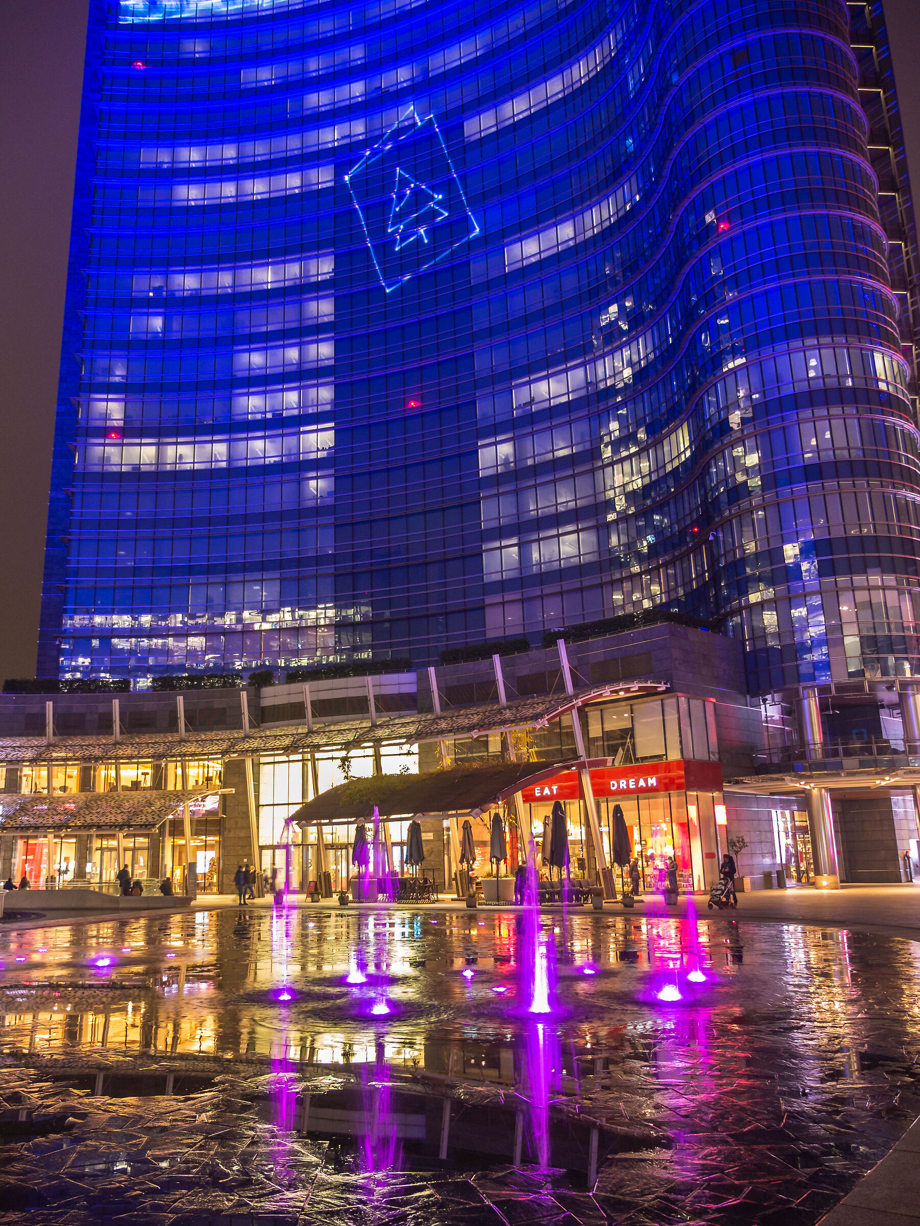 Piazza Gae Aulenti - Milan