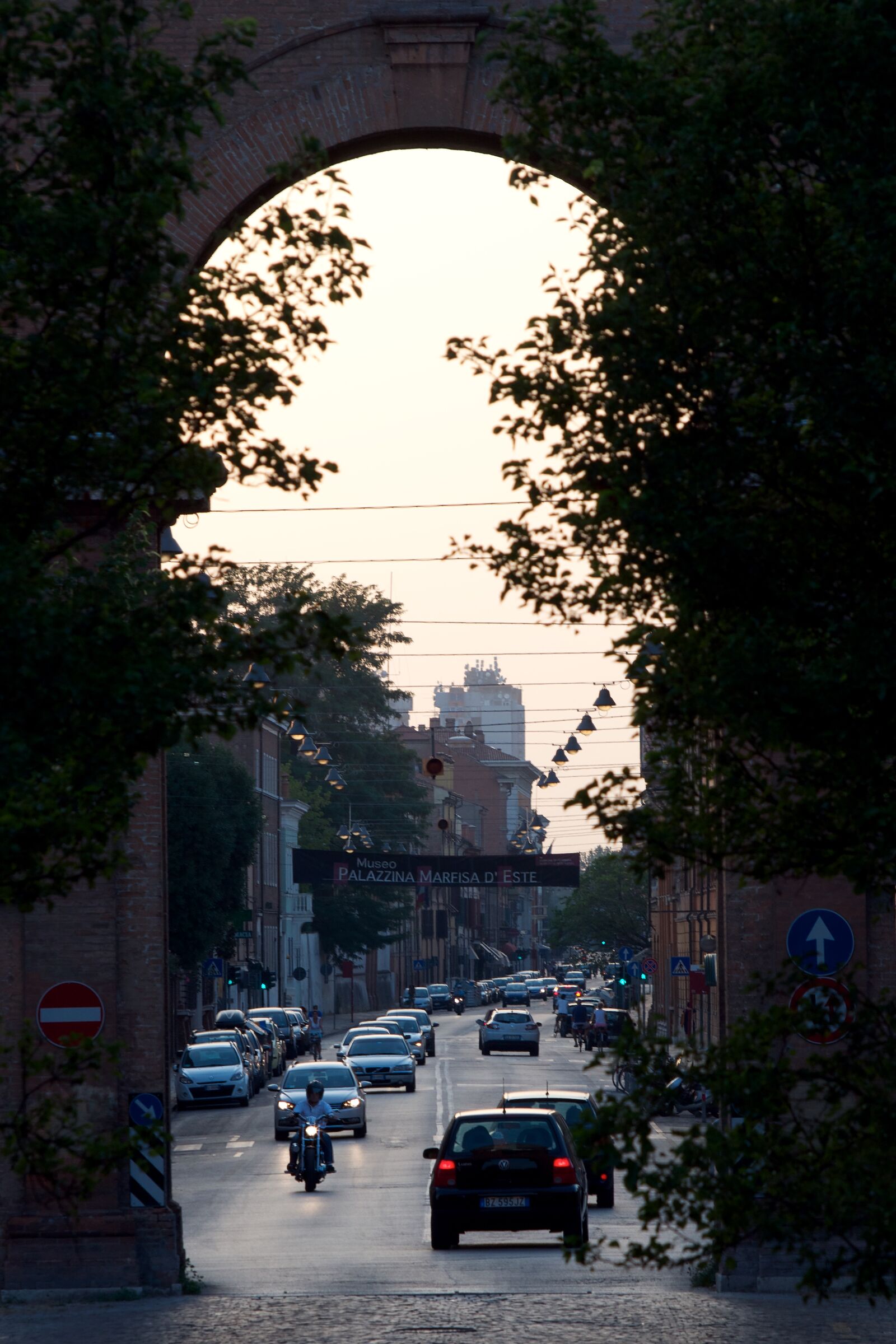 Corso Giovecca al tramonto