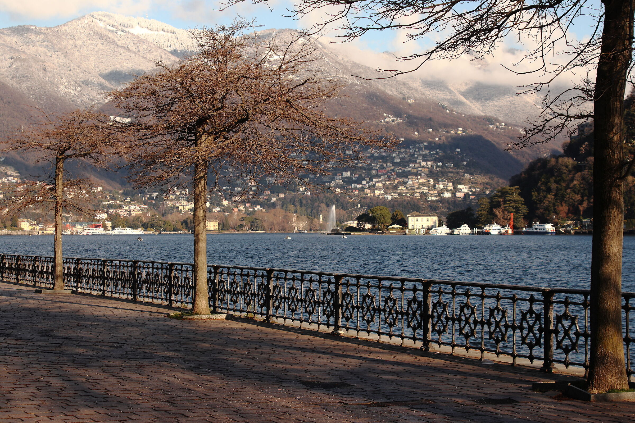 postcard from Como Lake