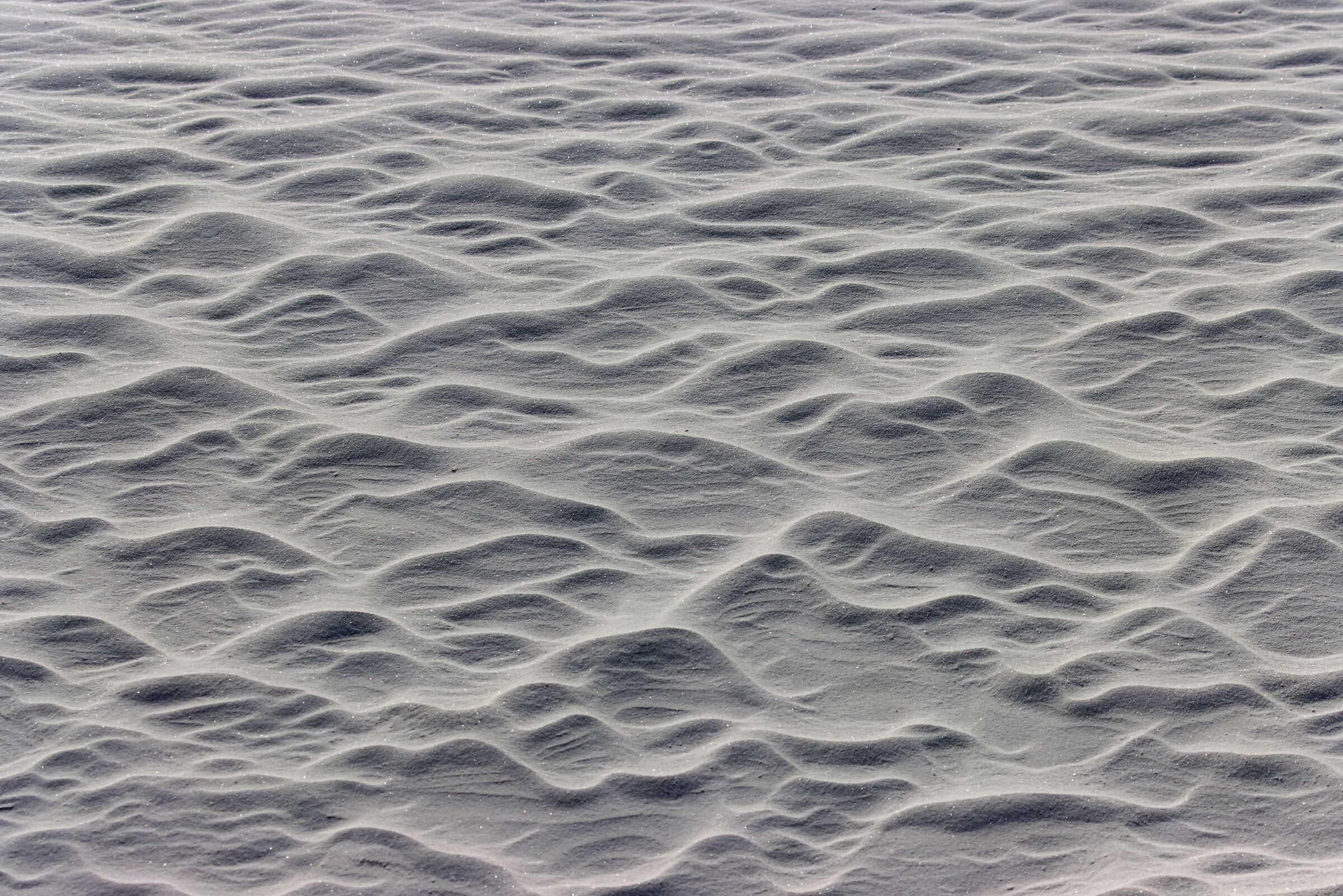 Improvisations of wind playing sand...