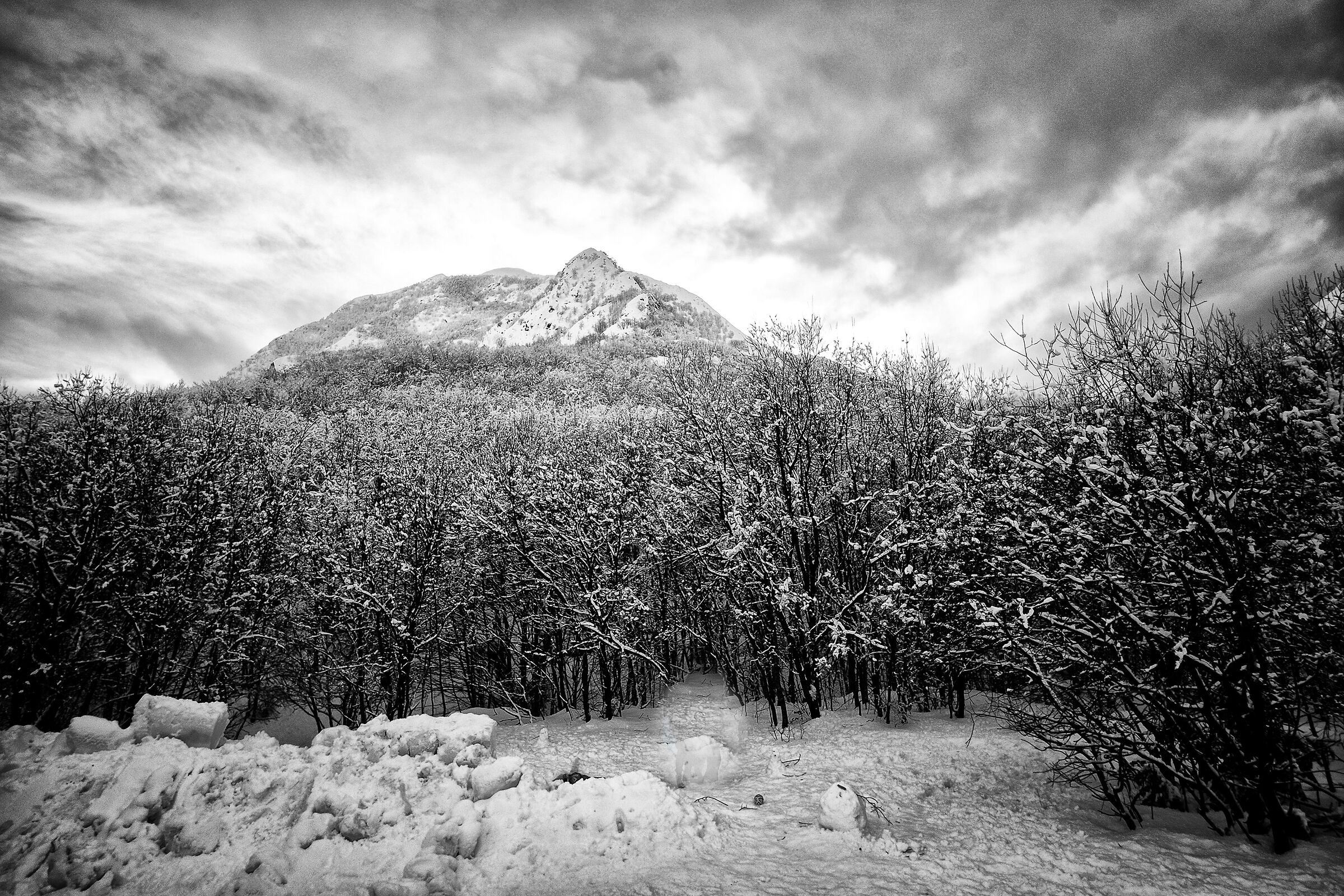 Neve al confine tra Massa e Lucca