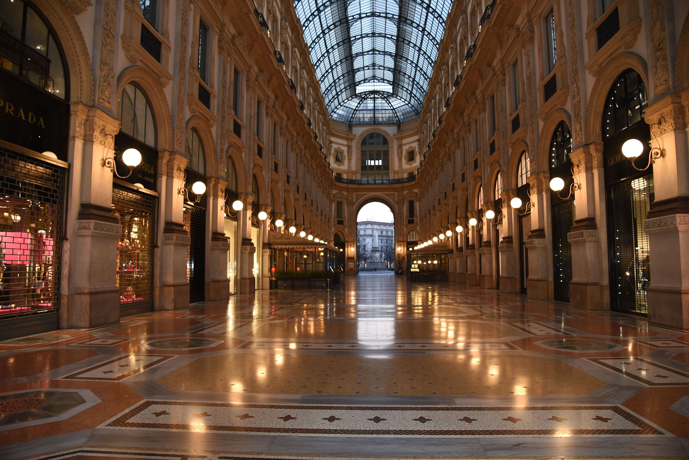 Galleria Milano all'alba