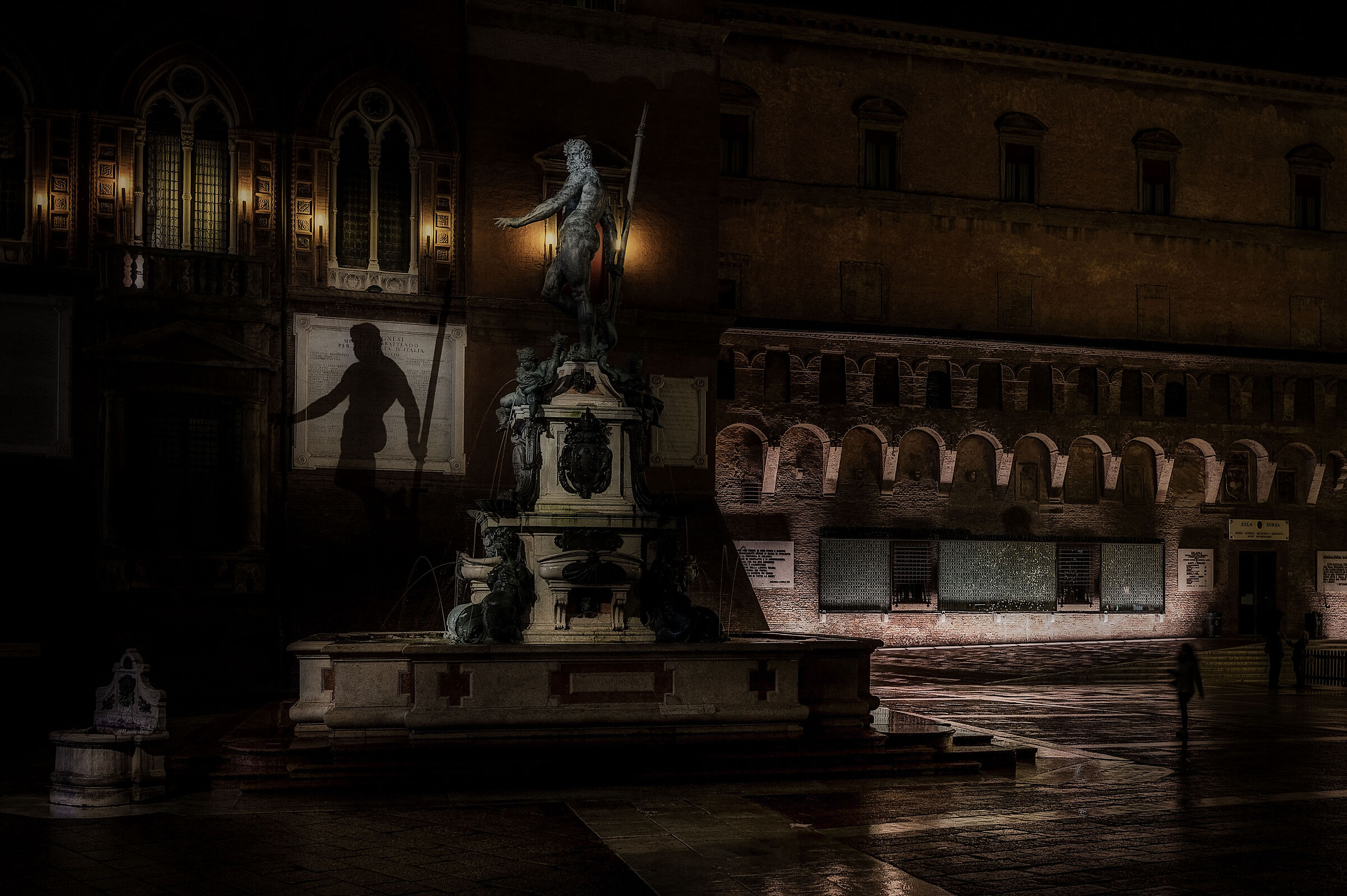Ai piedi del "Gigante". Piazza del Nettuno, Bologn...