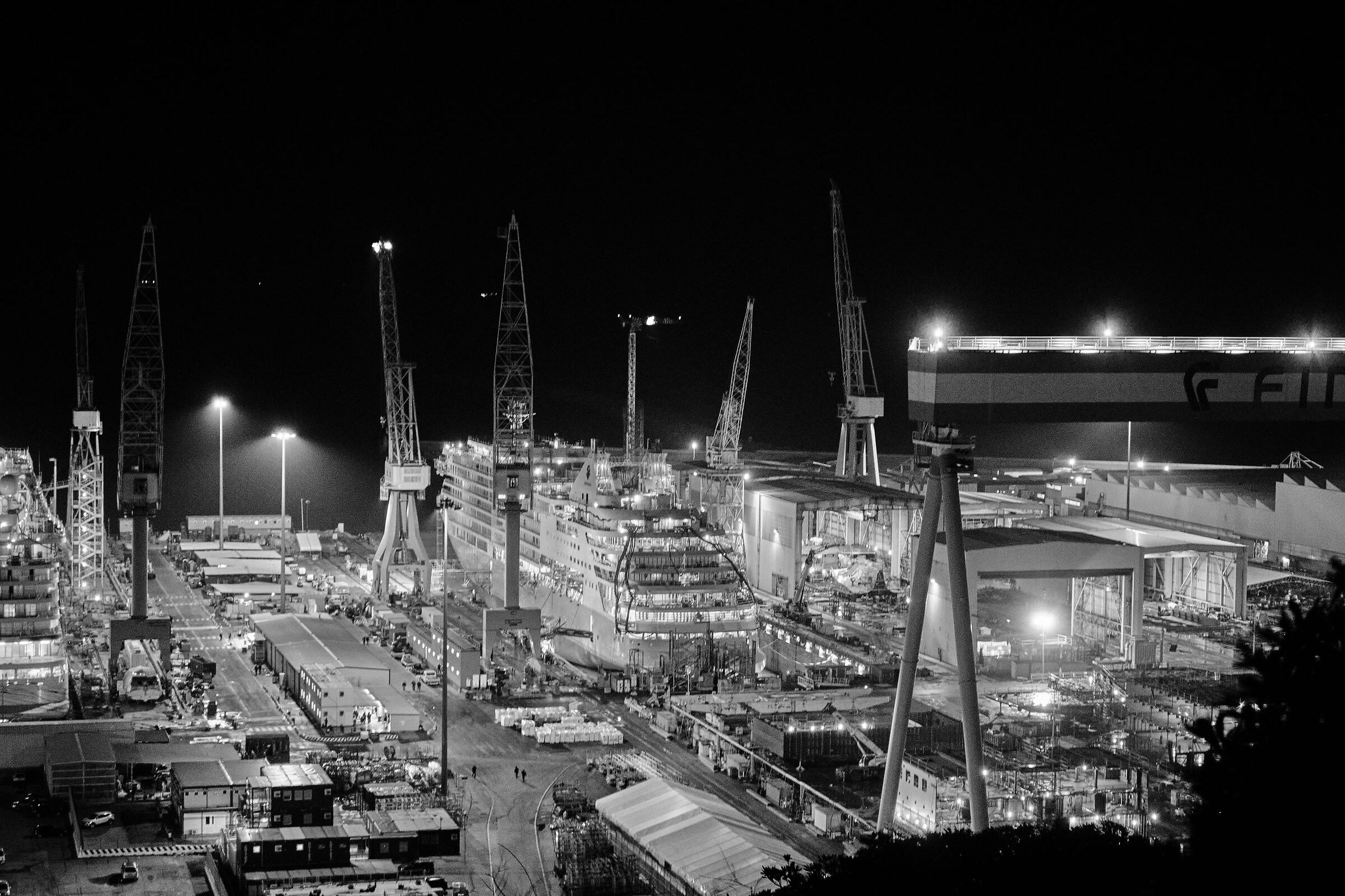 Fincantieri nocturnal