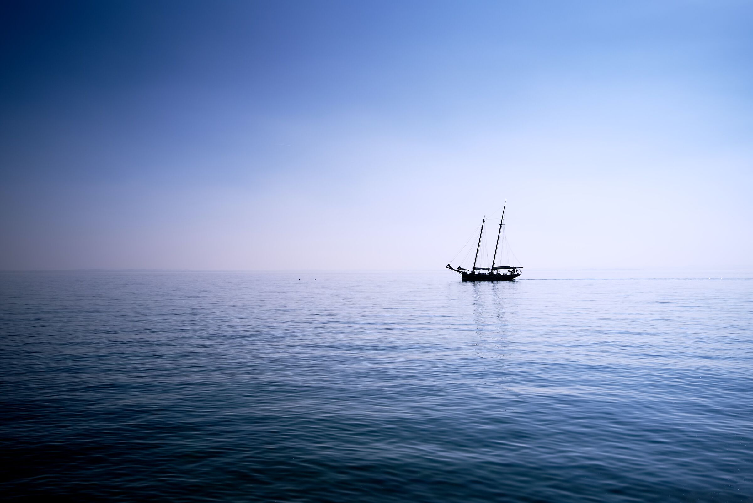 THE SAILING SHIP ON LAKE GARDA
