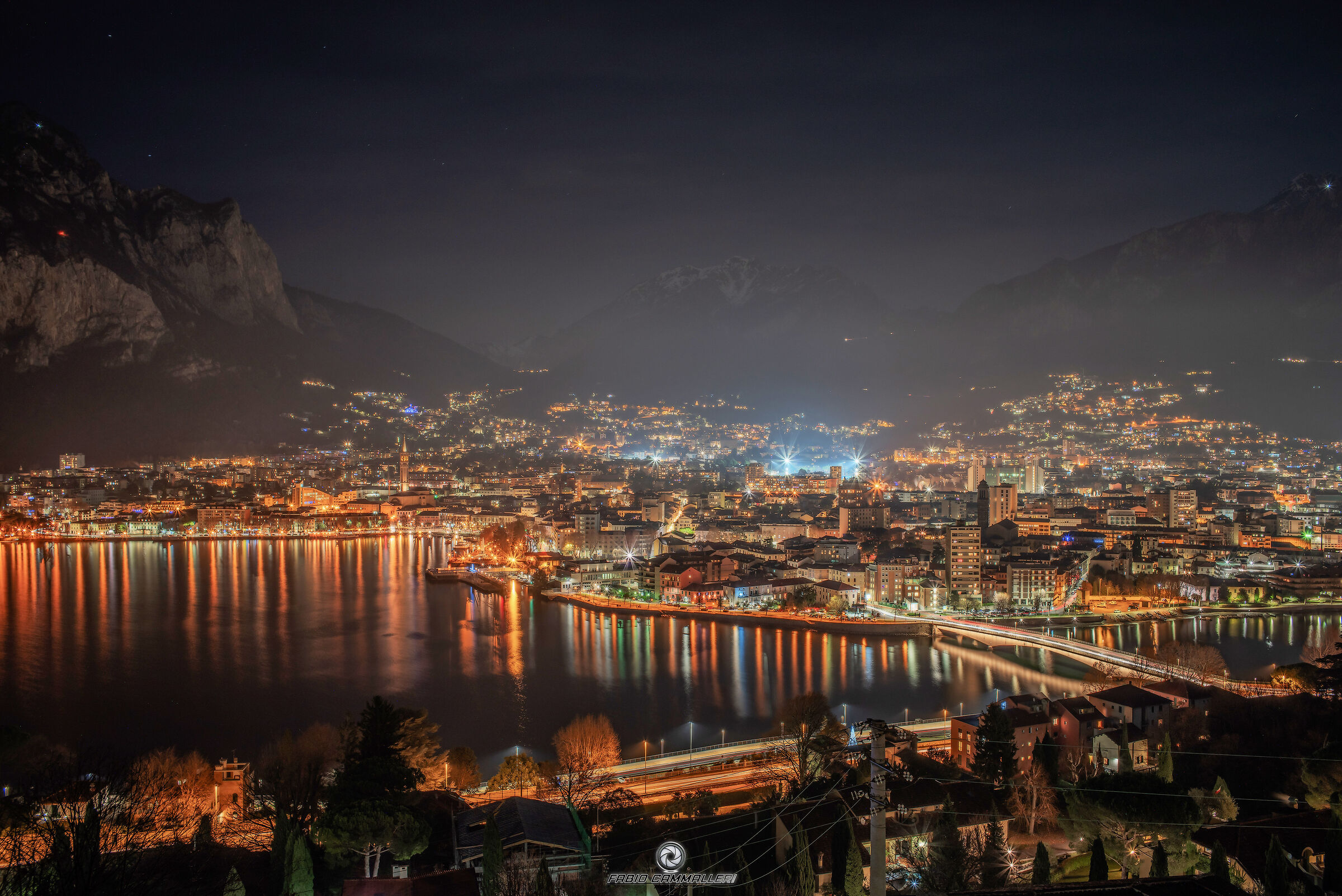 Lecco di Notte dall'alto 1