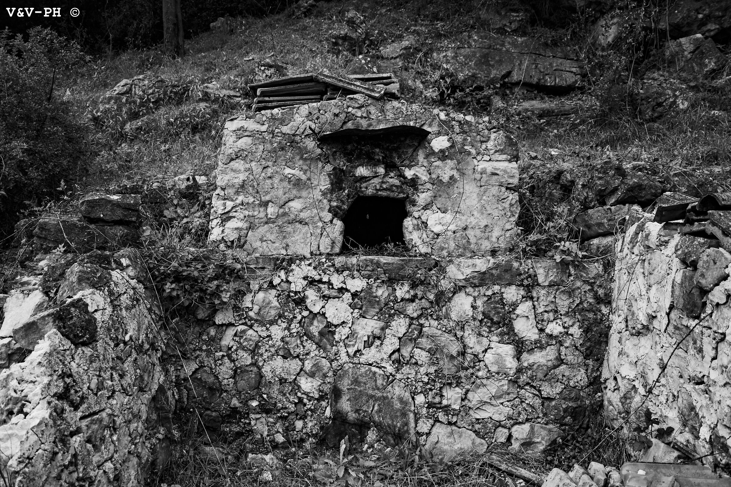 Ancient stone oven, Vallemarina (LT)