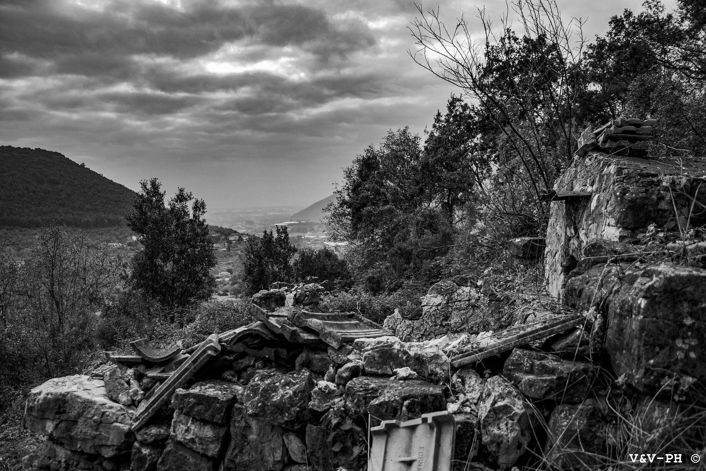 Ancient stone oven, Vallemarina (LT)
