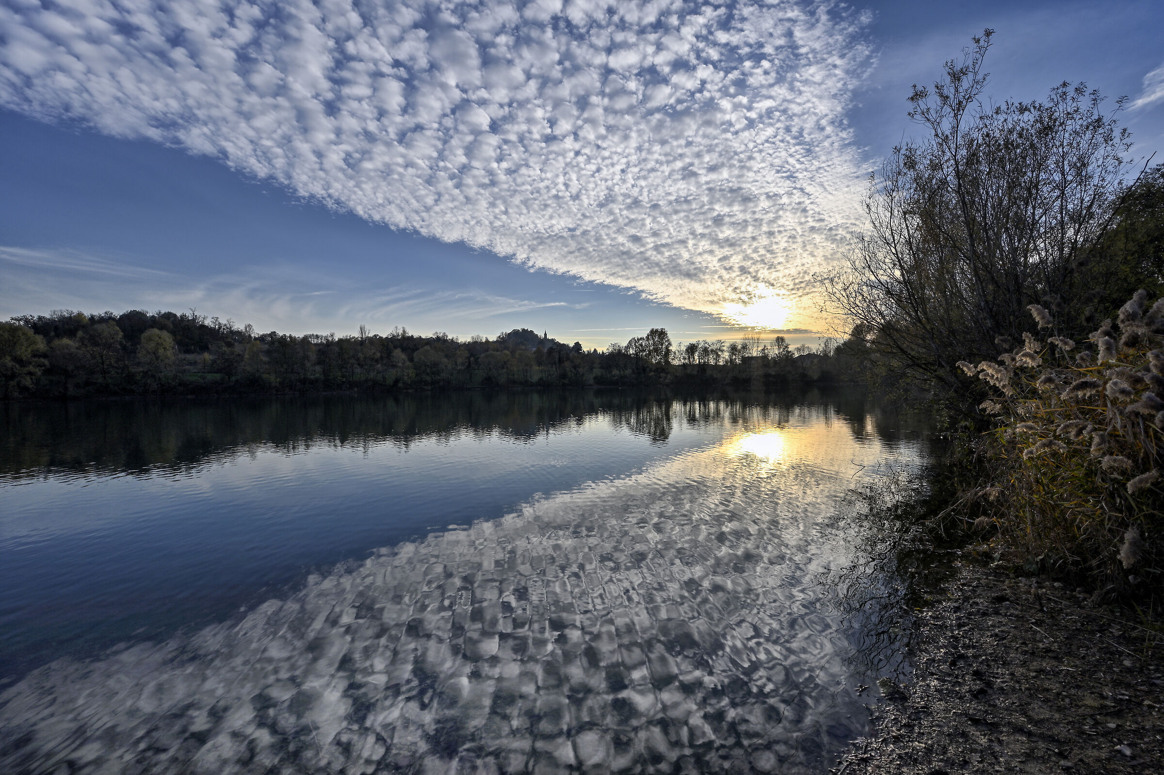 Un lago di nuvole