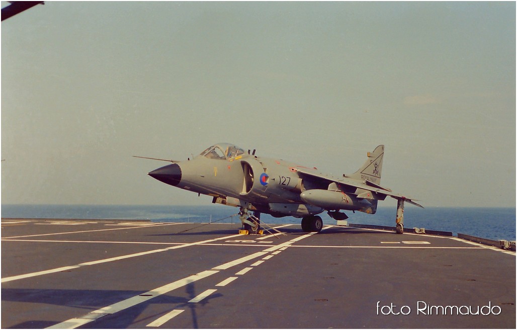 harrier inglese su ITS garibaldi -1990