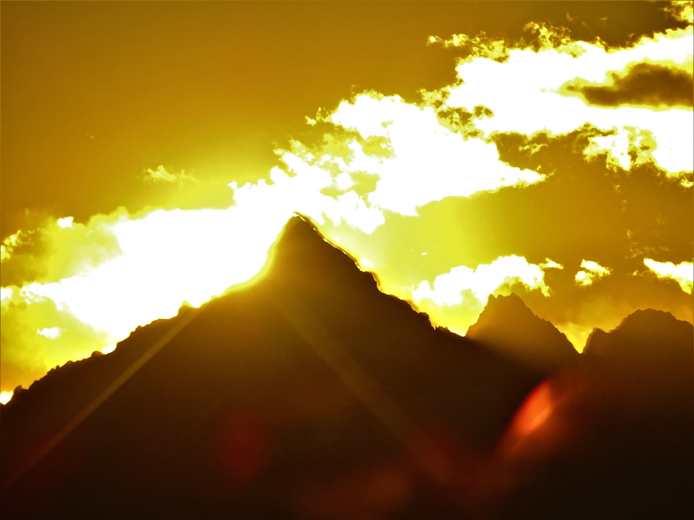 tramonto esplosivo sul monviso...