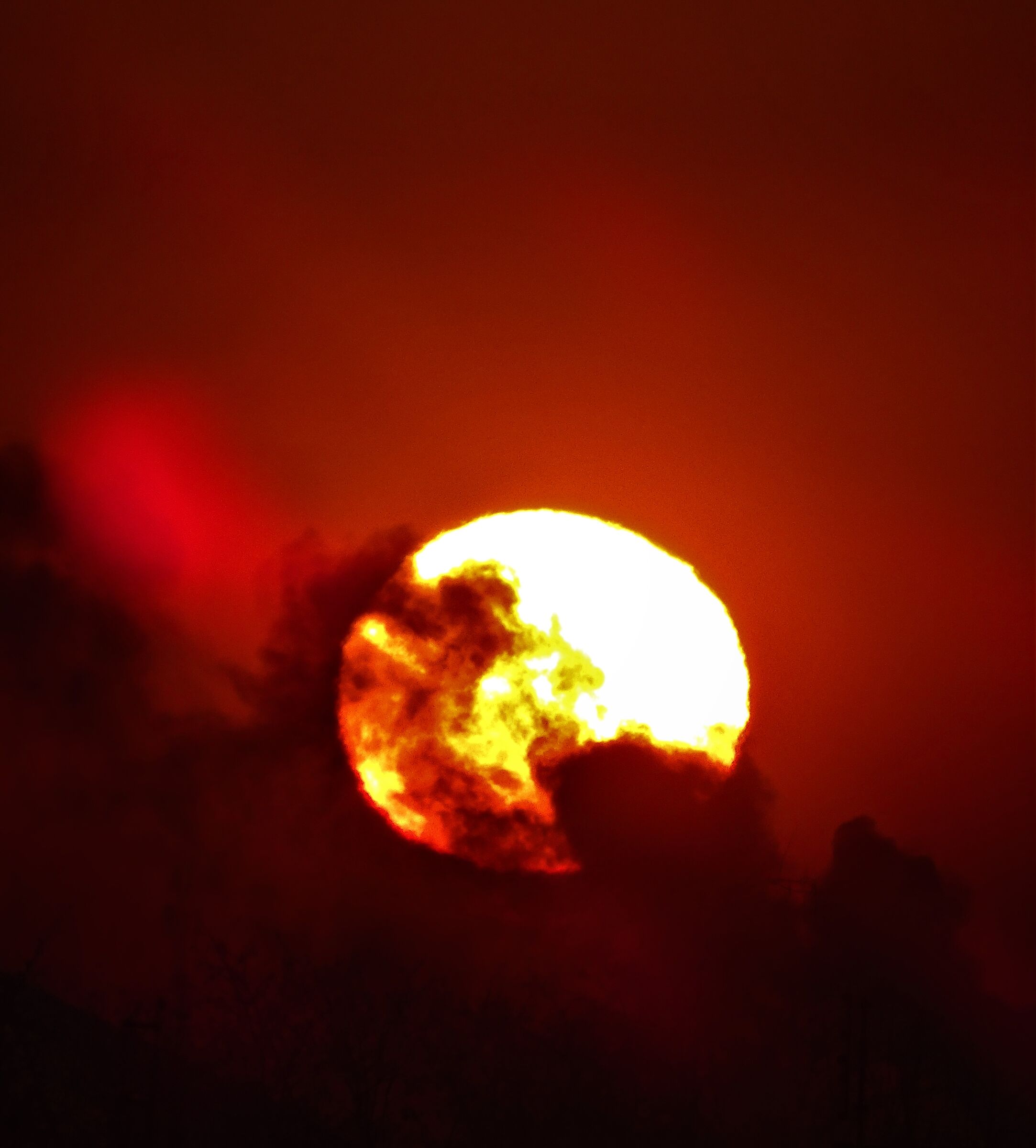 sole tra le nuvole all'alba 14.01.2021