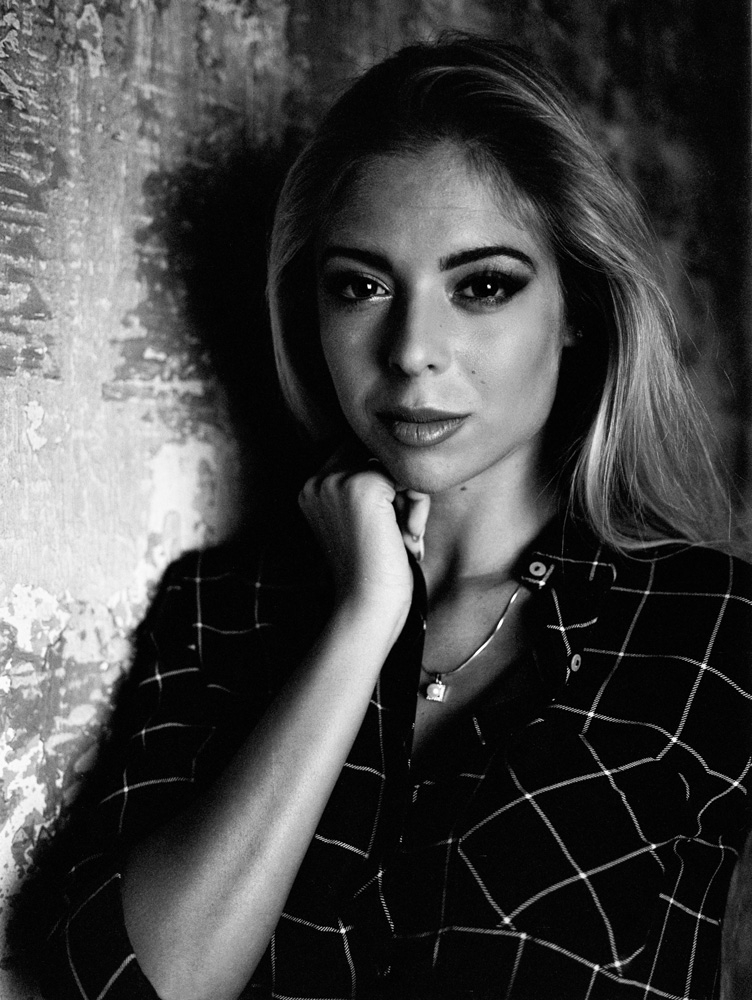 Sofia_Rollei Retro 400S_Nikon F100