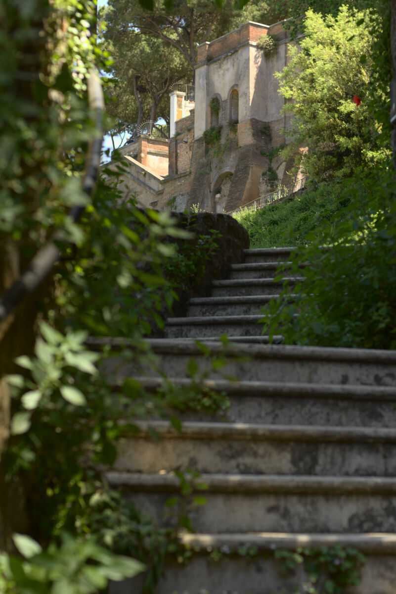 Per le antiche scale.