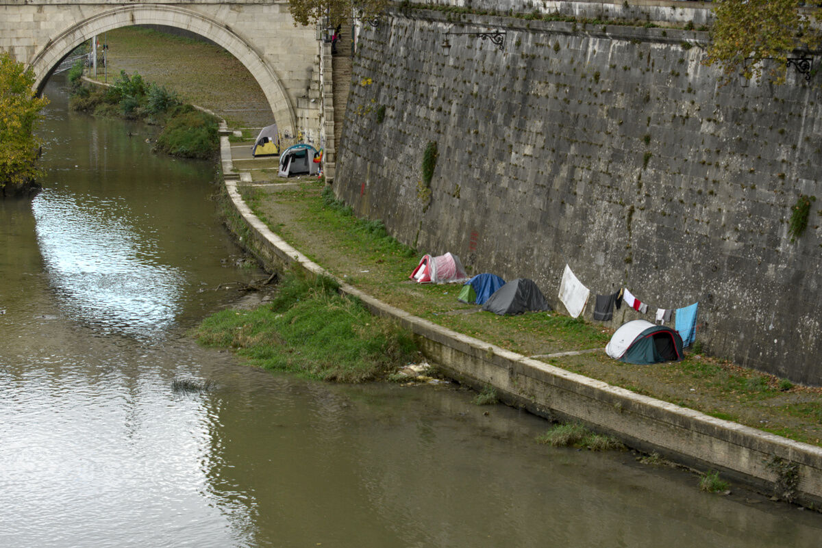 Al rientro da uno spot, abiti dentro una favela...