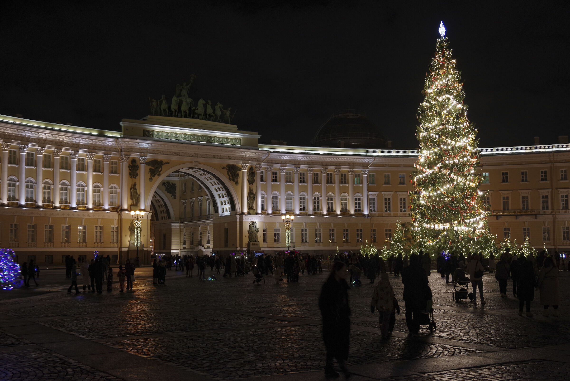 Albero di Natale in Piazza del Palazzo.