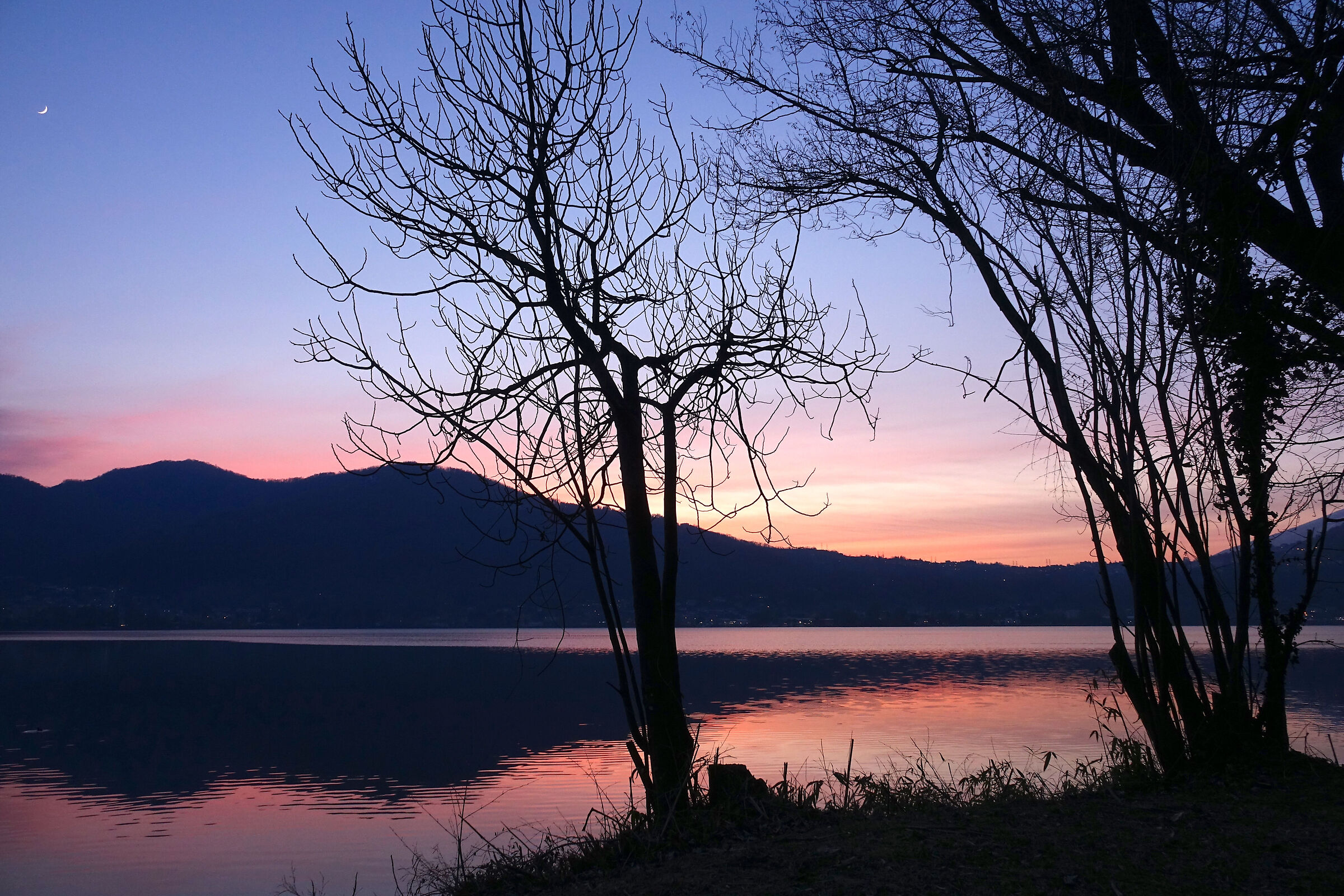Tramonto invernale sul lago di Garlate