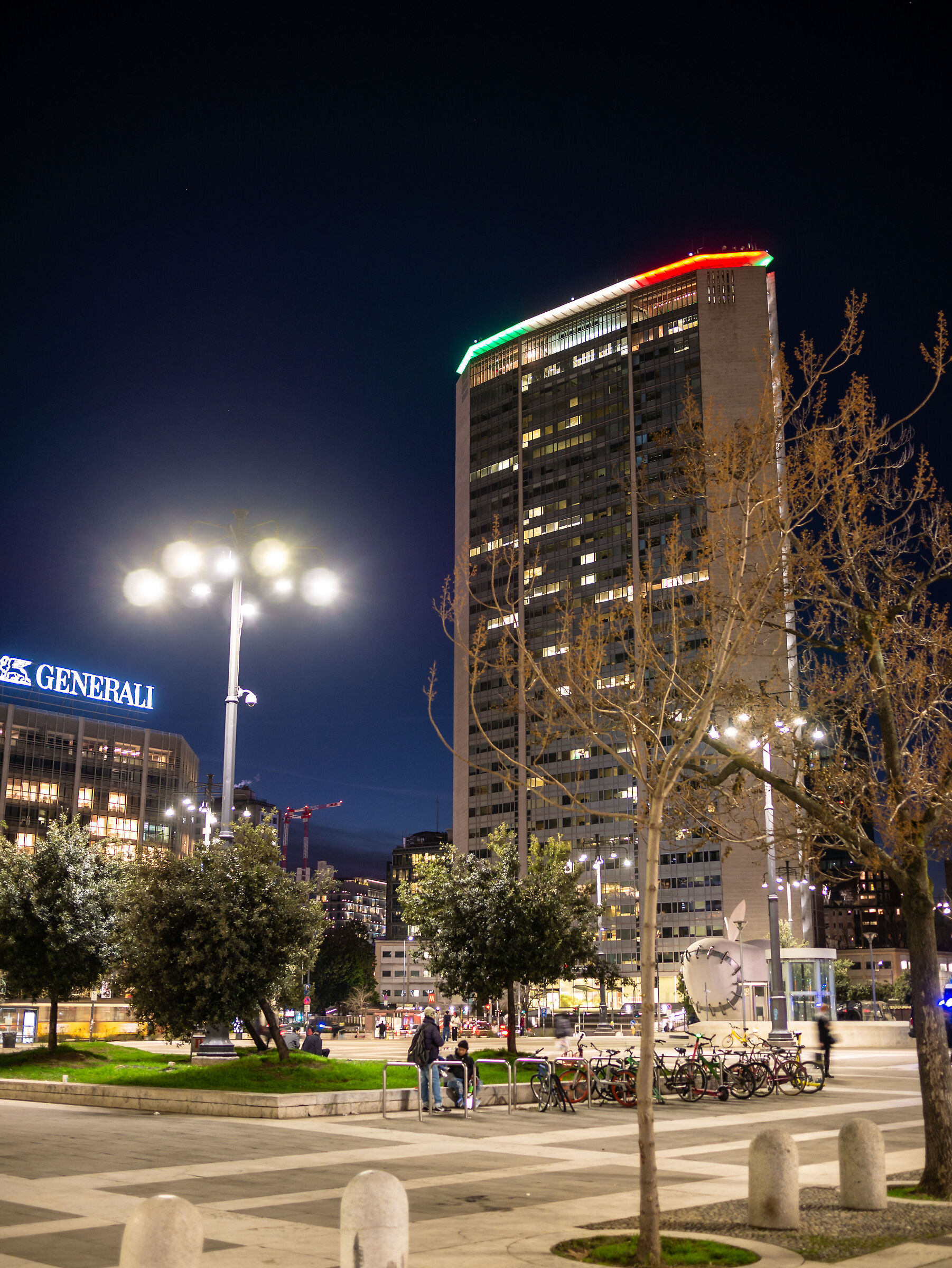 Piazza Duca D'Aosta - Pirellone - Milano