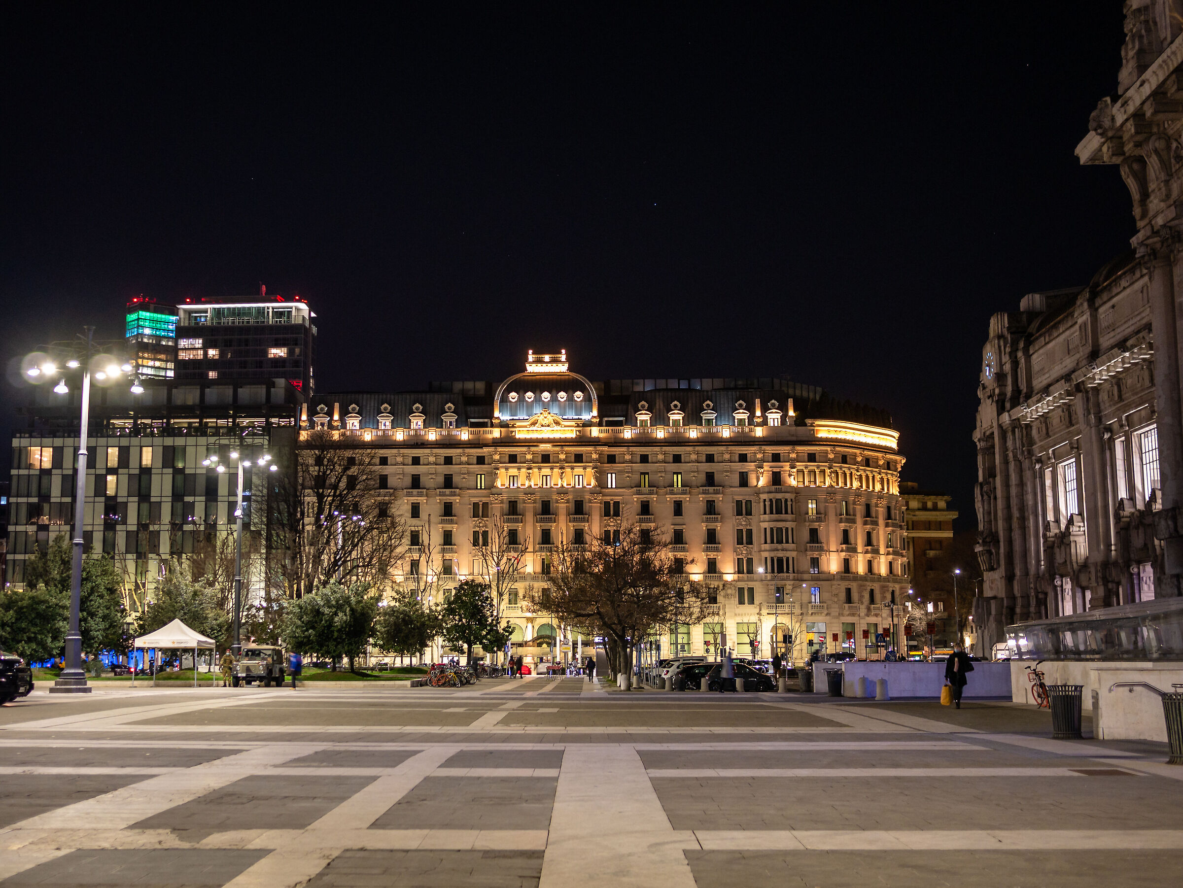 Piazza Duca D'Aosta - Milan