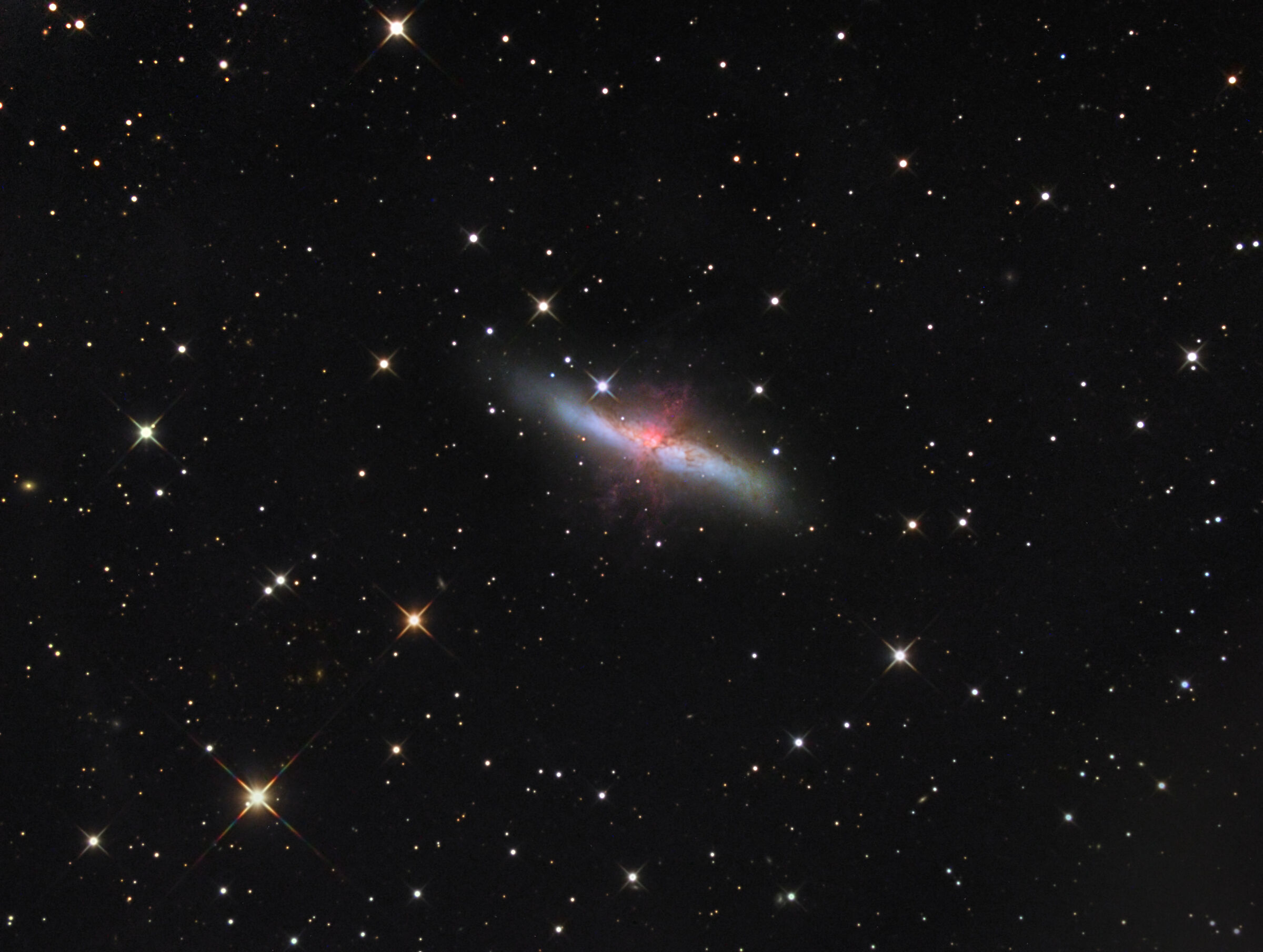 Galassia Sigaro nota anche come M 82 o NGC 3034