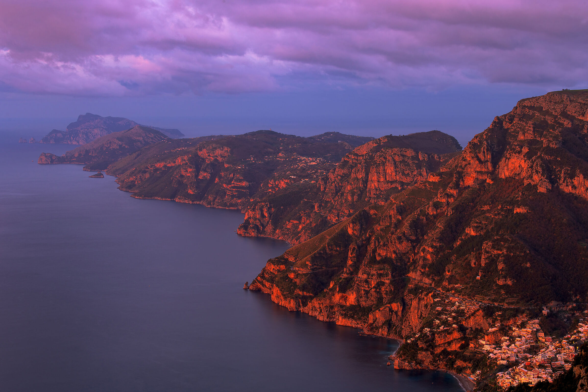 si spengono le luci capri e positano si accendono