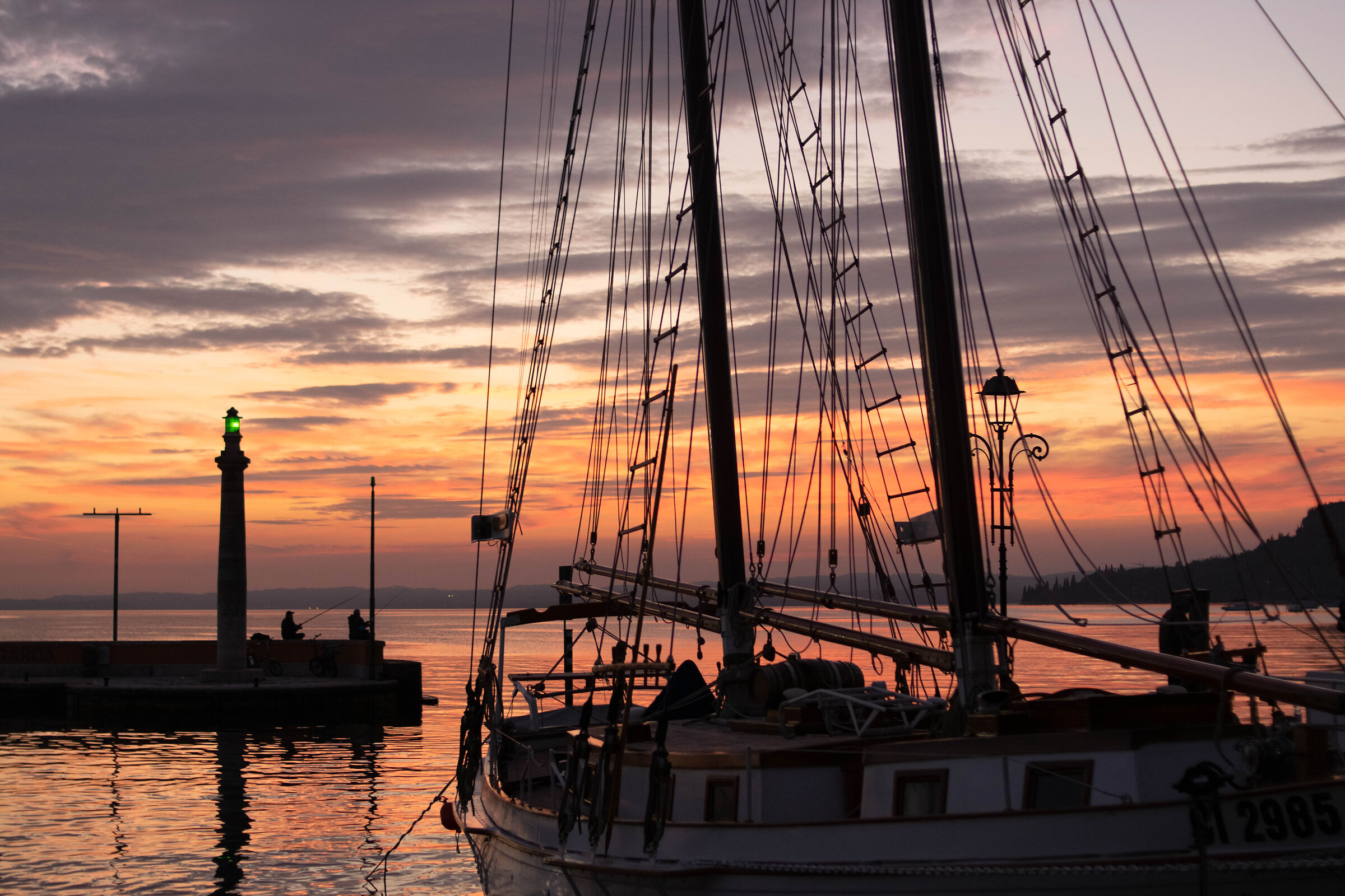 Crepuscolo: a pesca del sole.