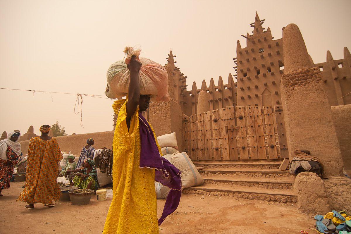 Djenne - Mali - The mosque in desk