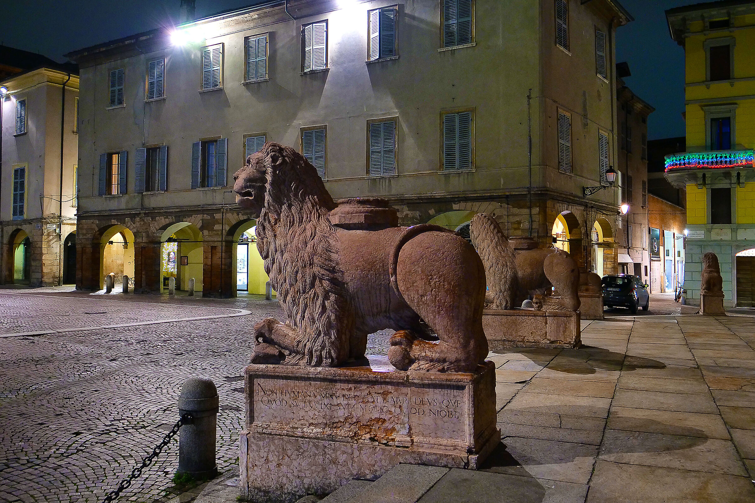 I leoni di piazza San Prospero