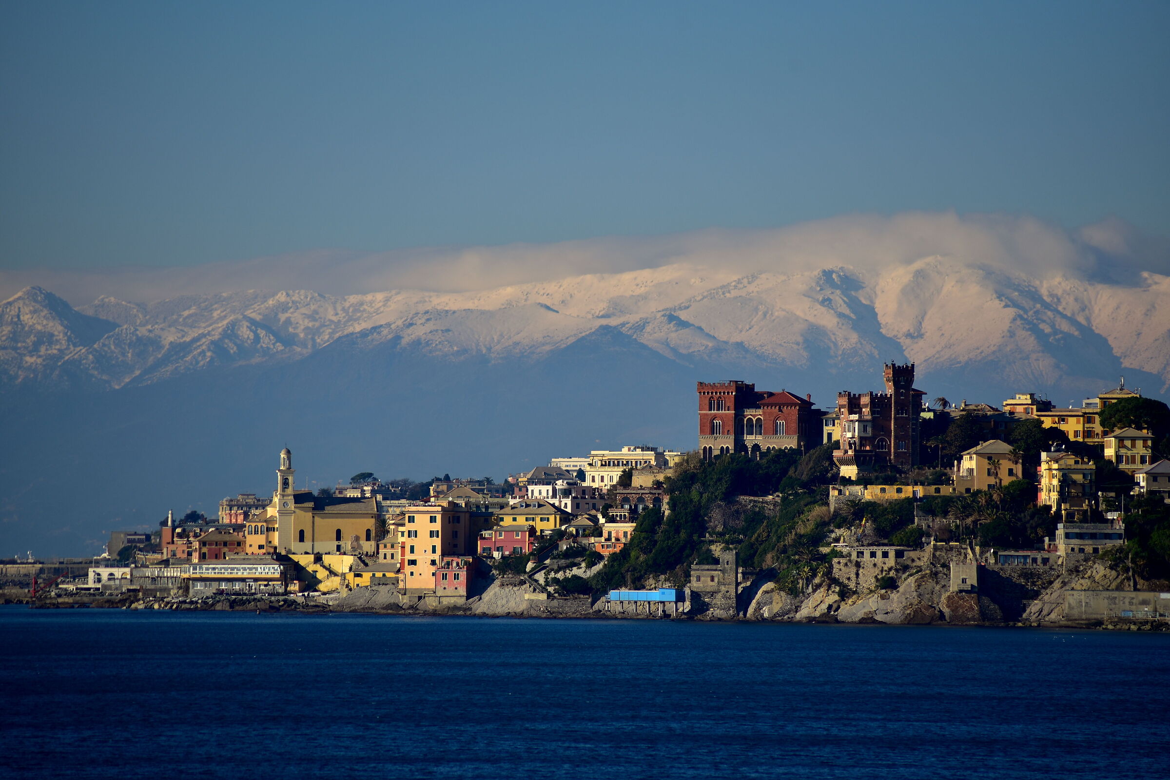 .....tra mare e montagne innevate