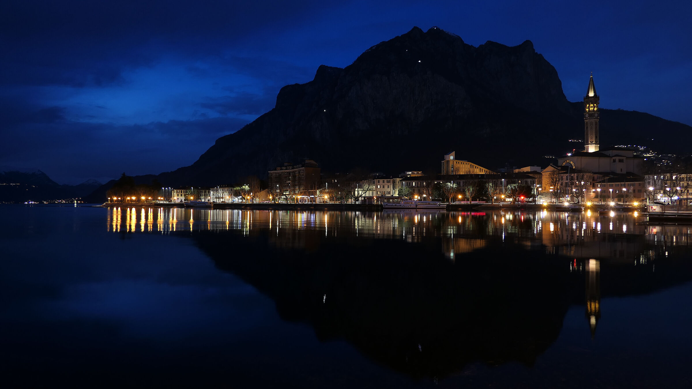 Lecco, crepuscolo invernale