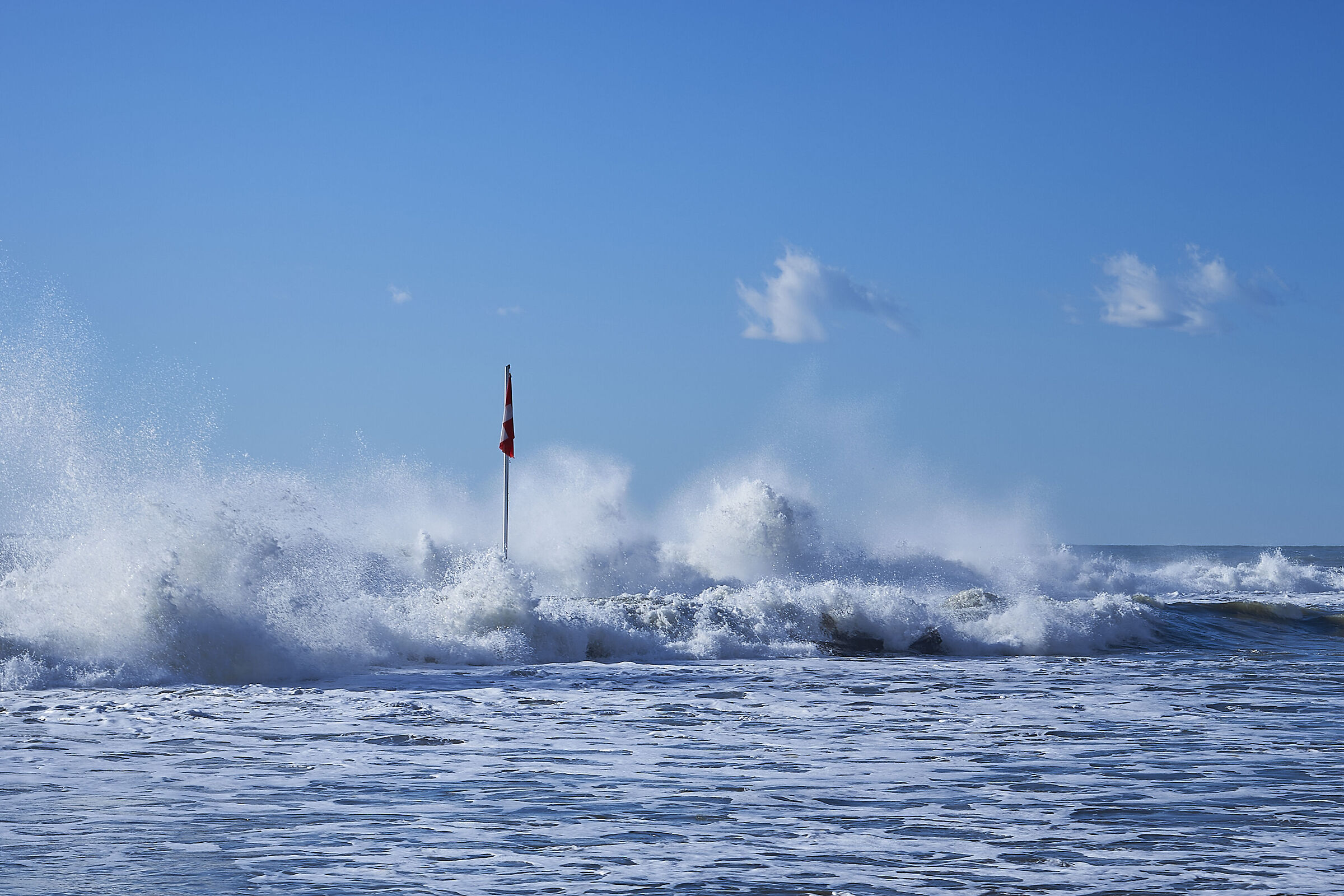 Mareggiata a ciel sereno....