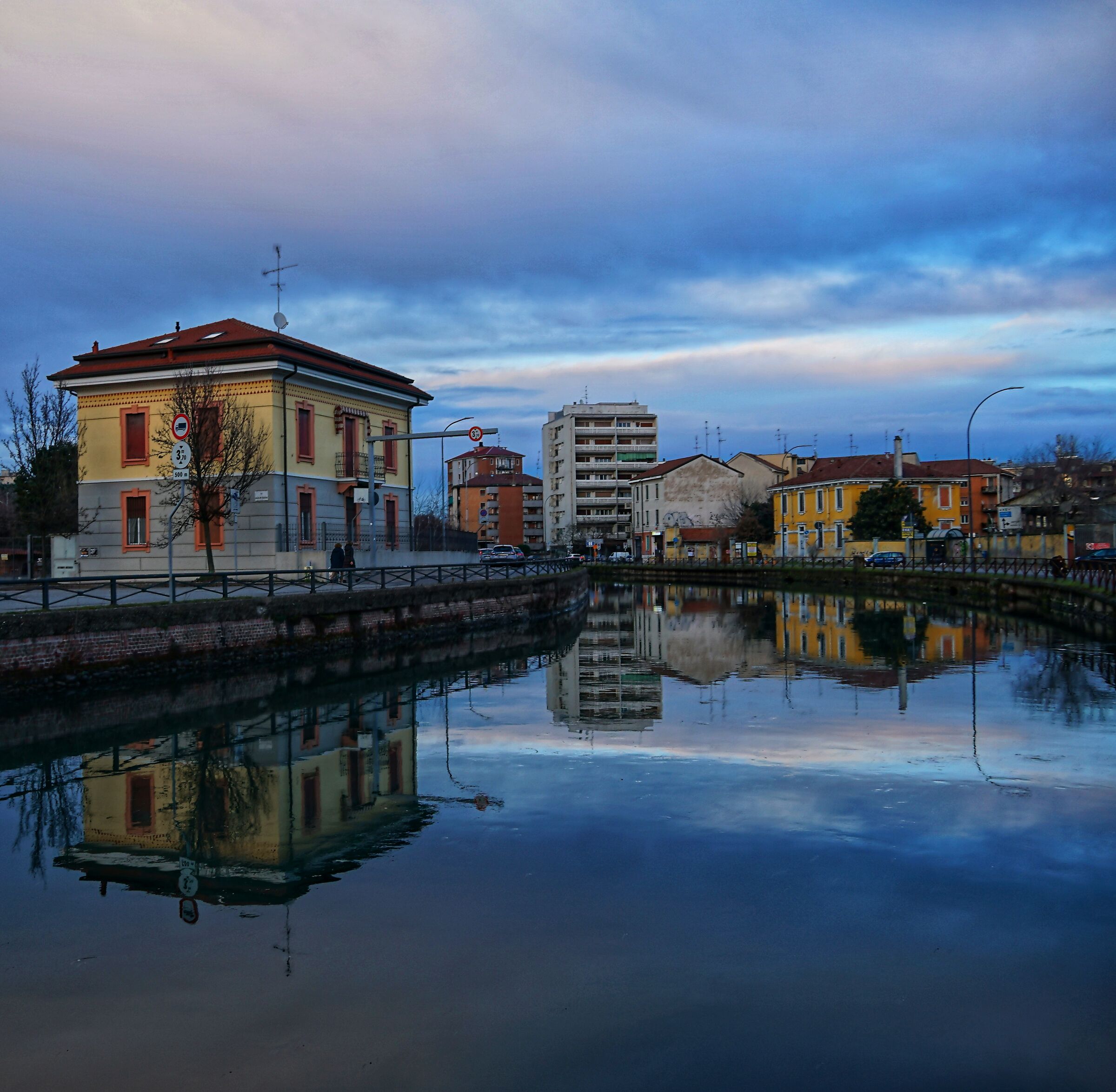 Reflections on the Naviglio Grande