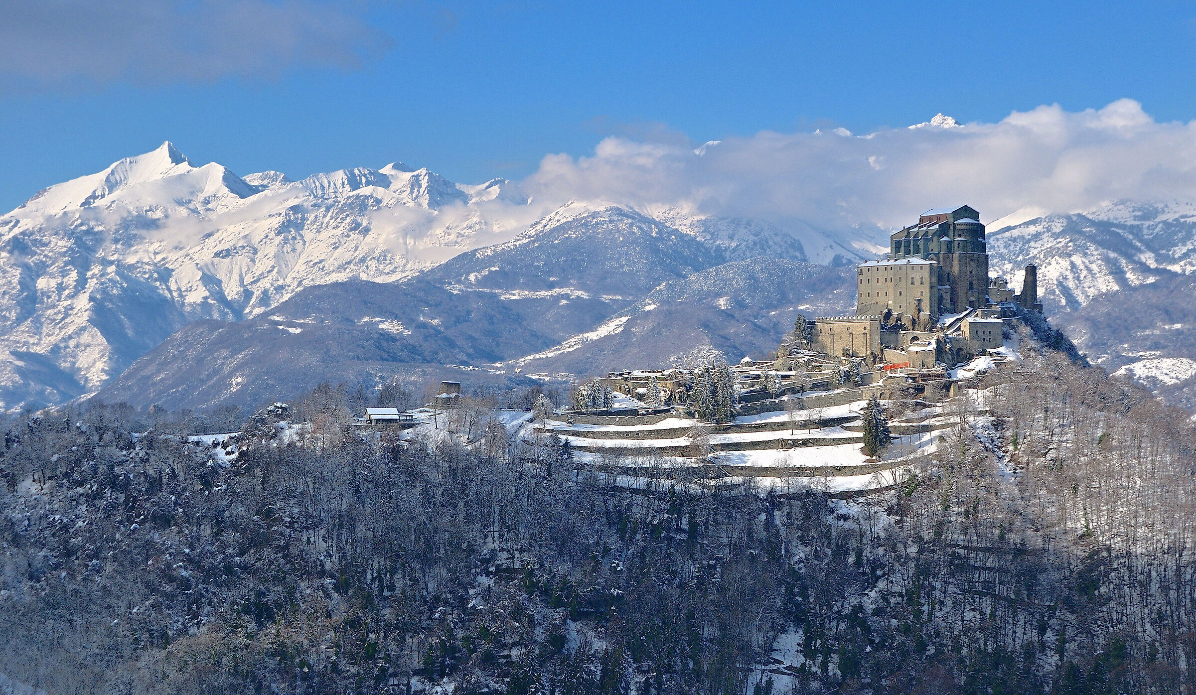 La sacra San Michele in veste invernale...