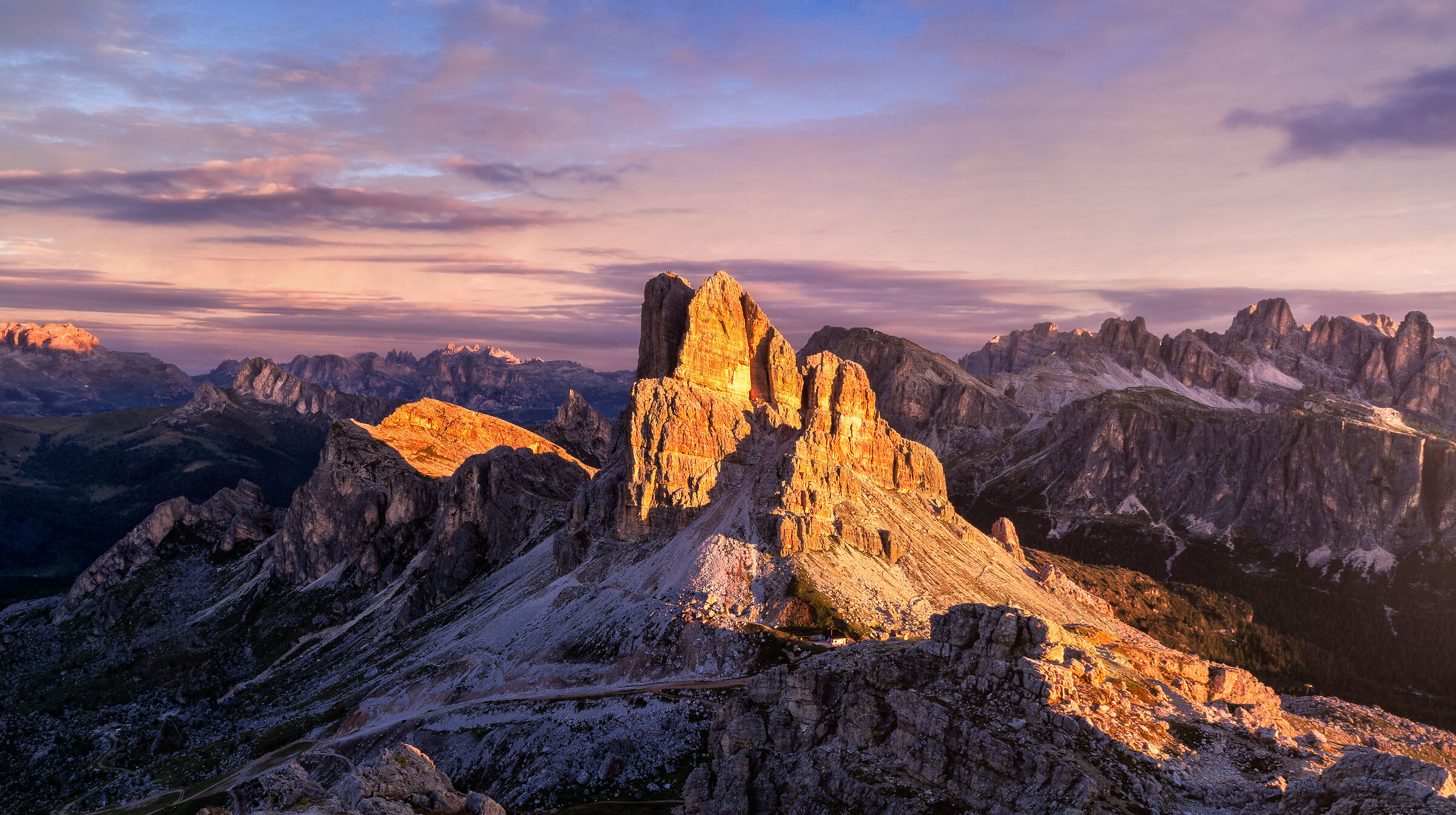 Le prime calde luci del giorno