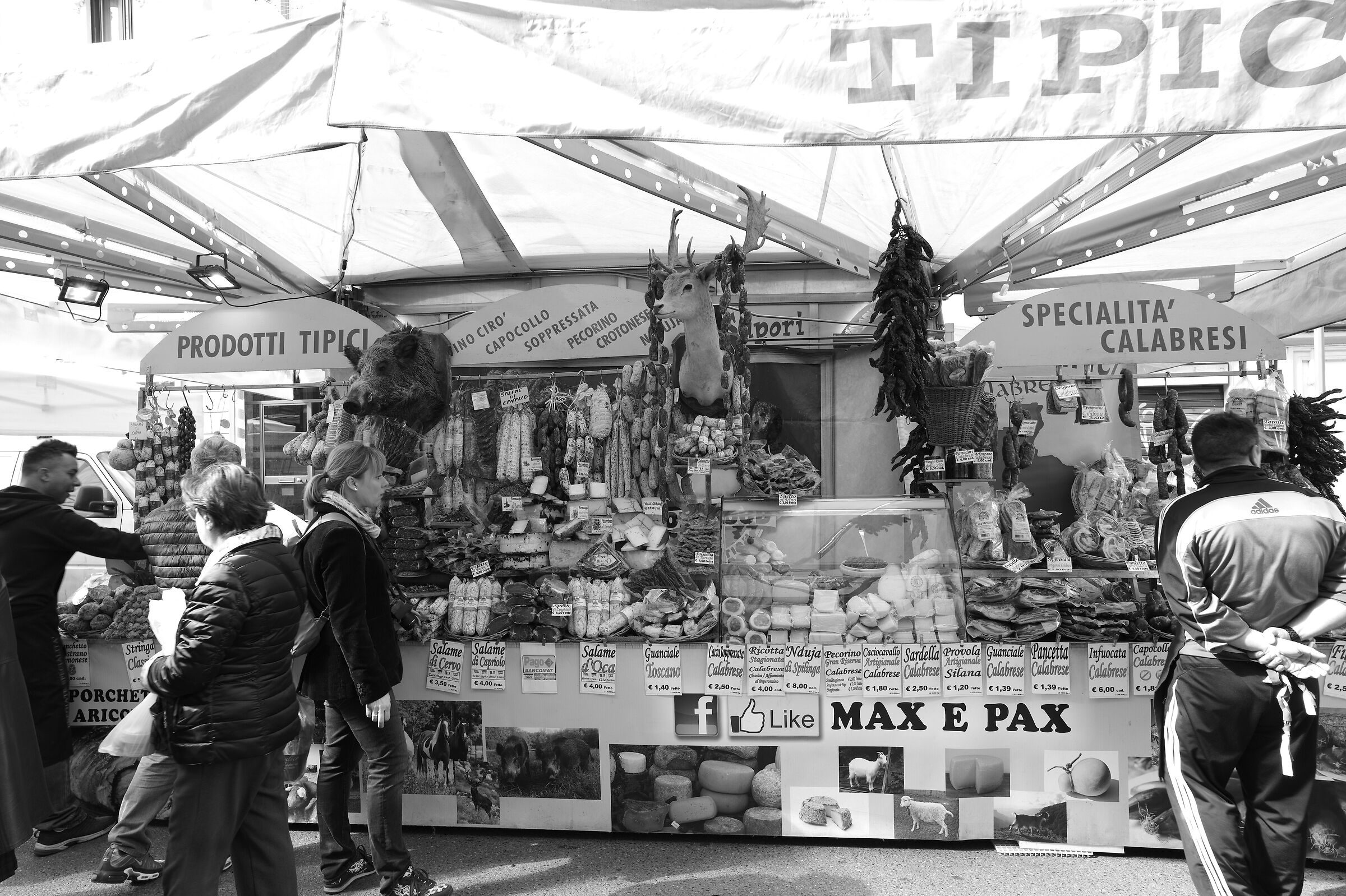 market in Milan, Monochrom with Summitar 1941