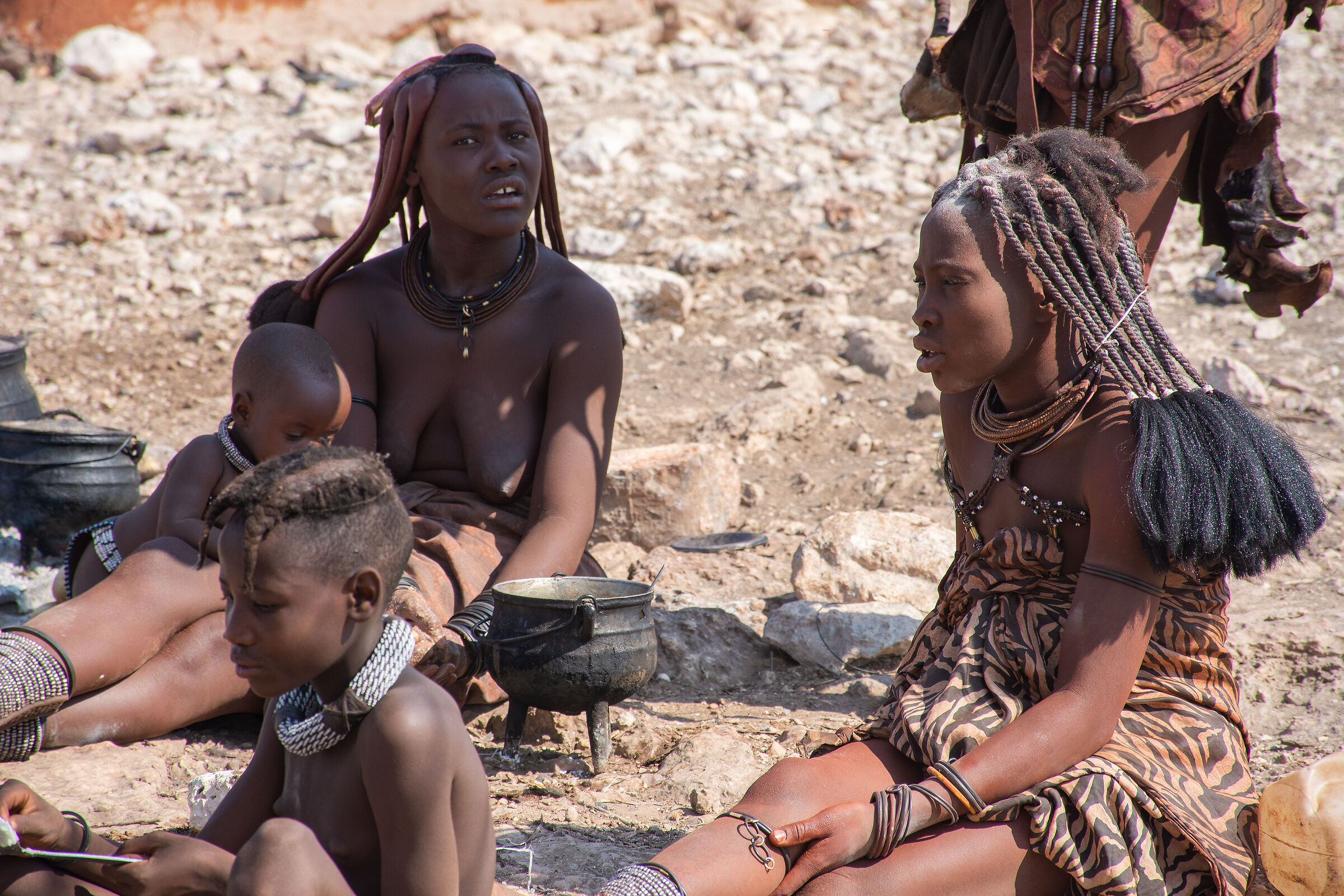 namibia, donne del Popolo Rosso
