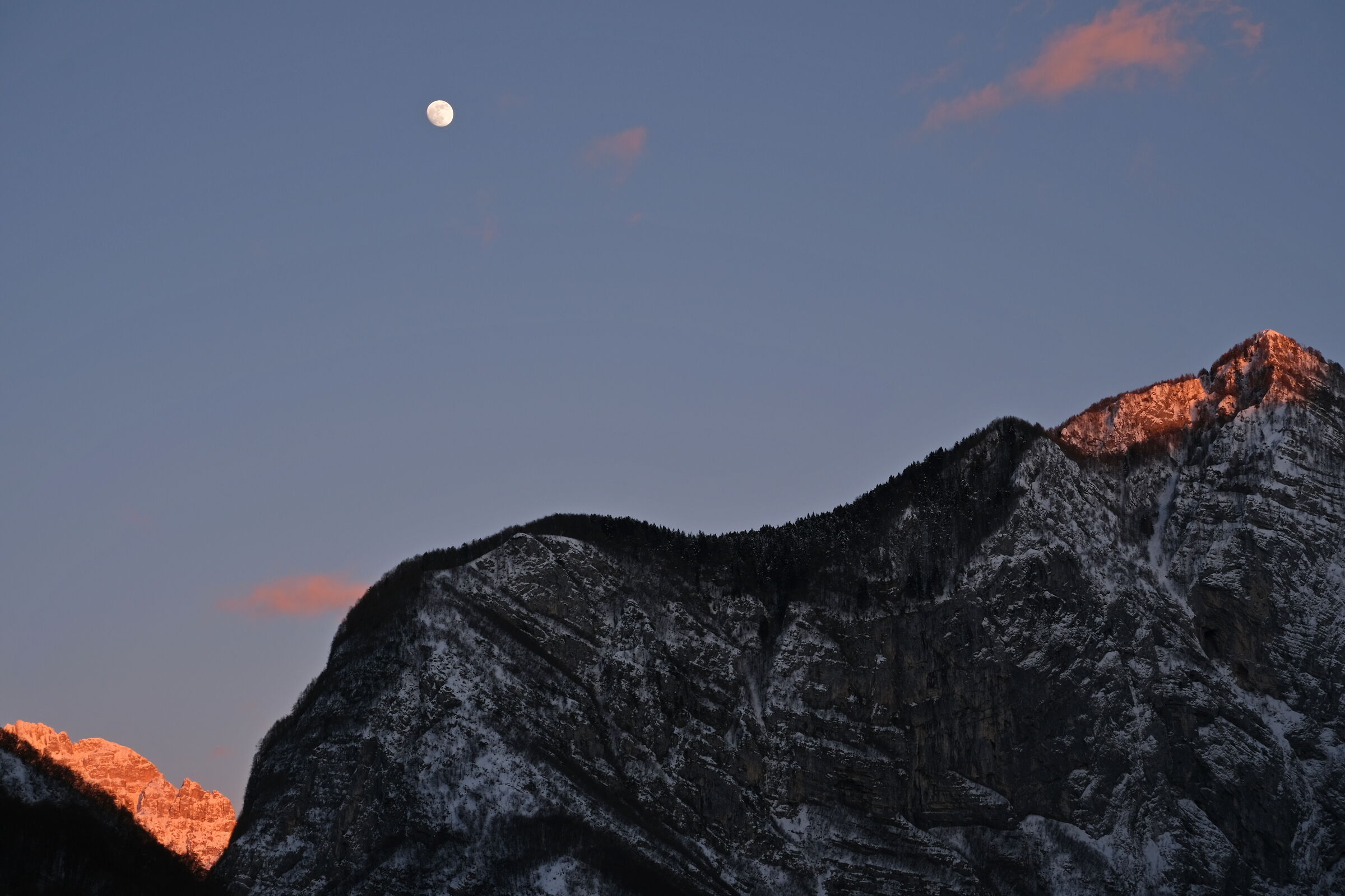 Il Sole lascia spazio alla Luna