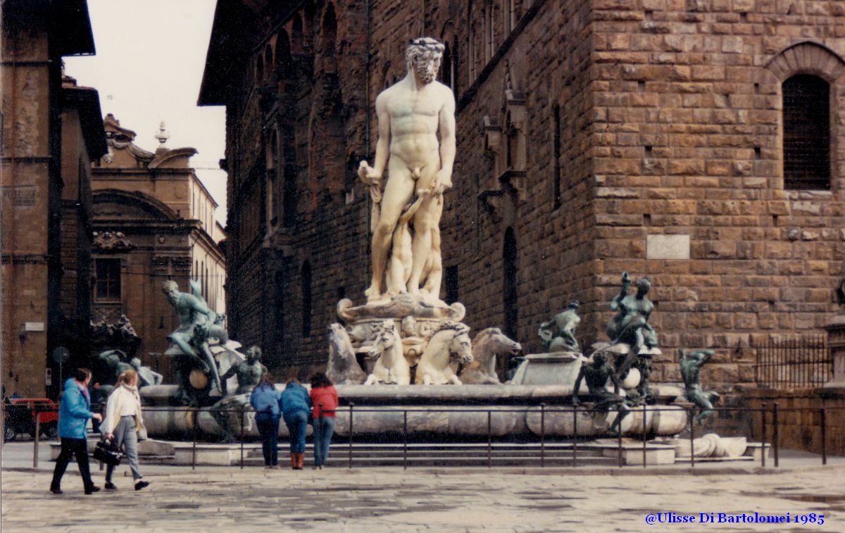 In Piazza della Signoria, si studia... da gran signori.