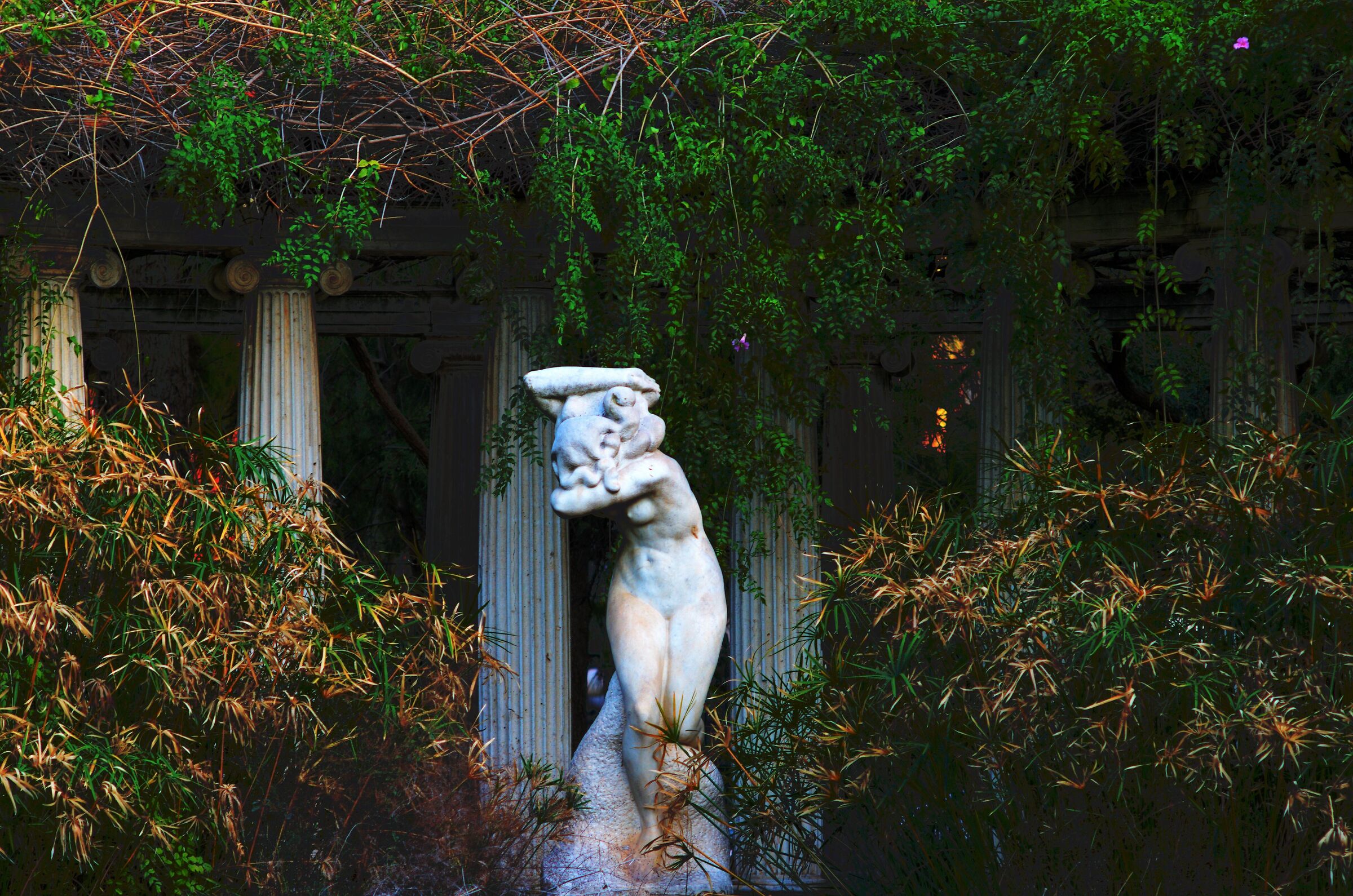 Statue in the garden of Viveros