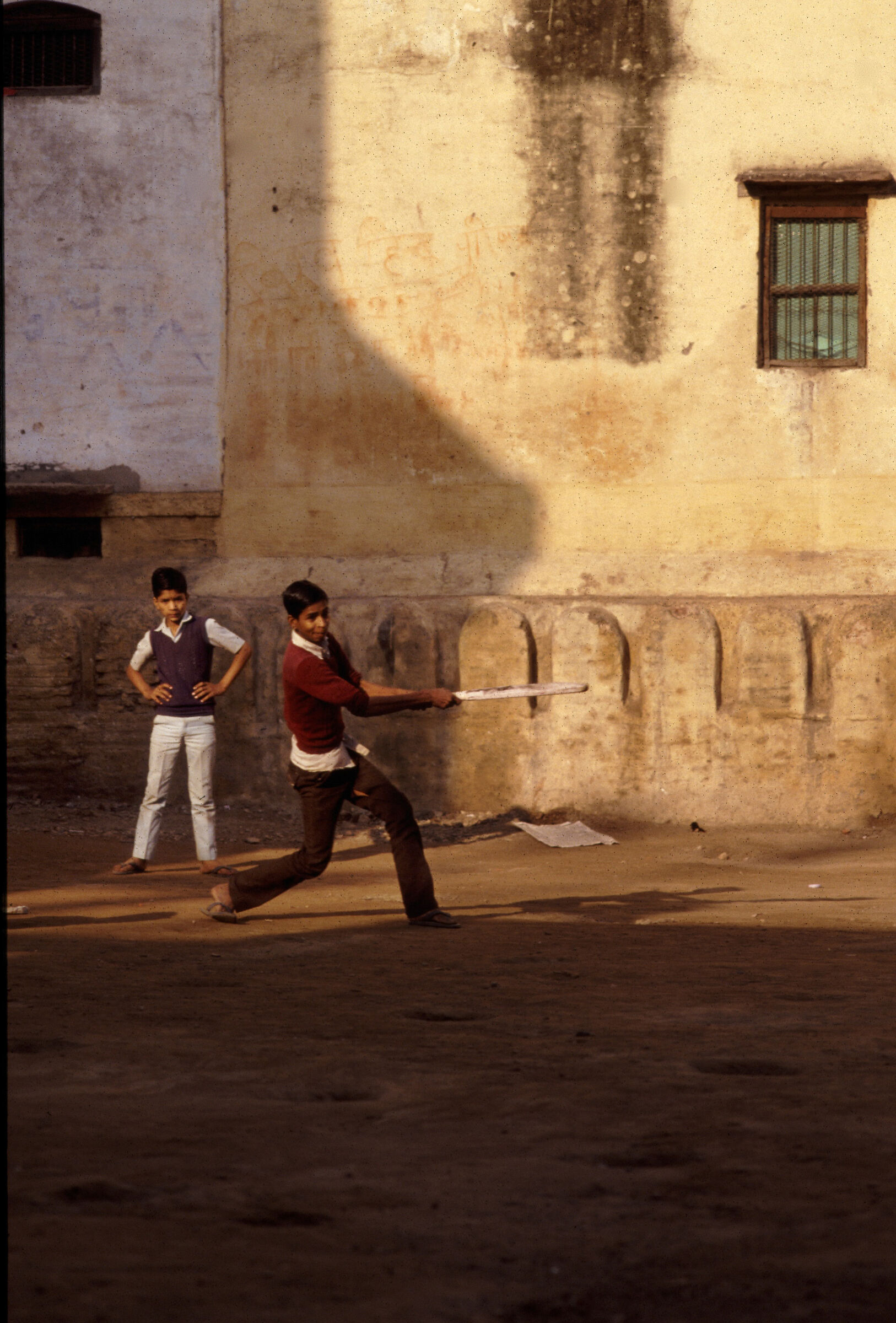 Cricket in piazza a Varanasi