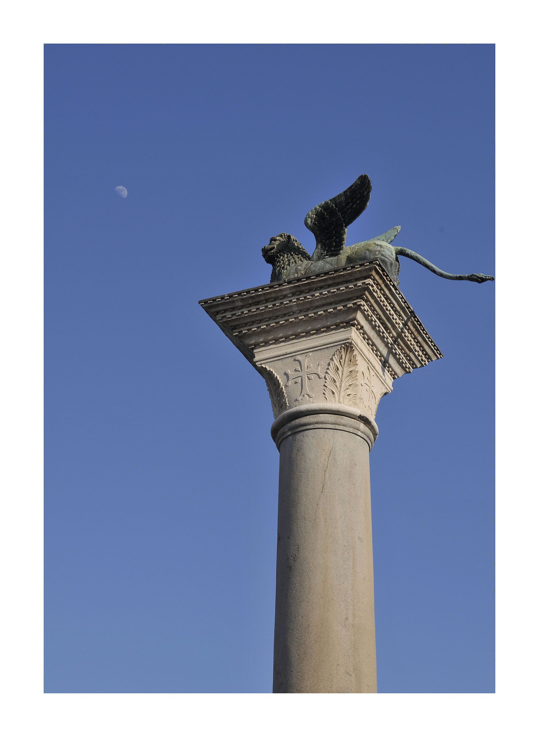 VENICE: the lion and the moon
