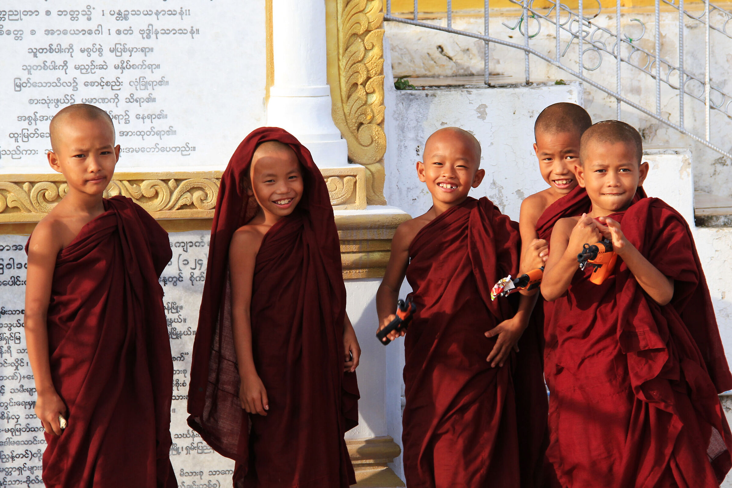 piccoli monaci giocano