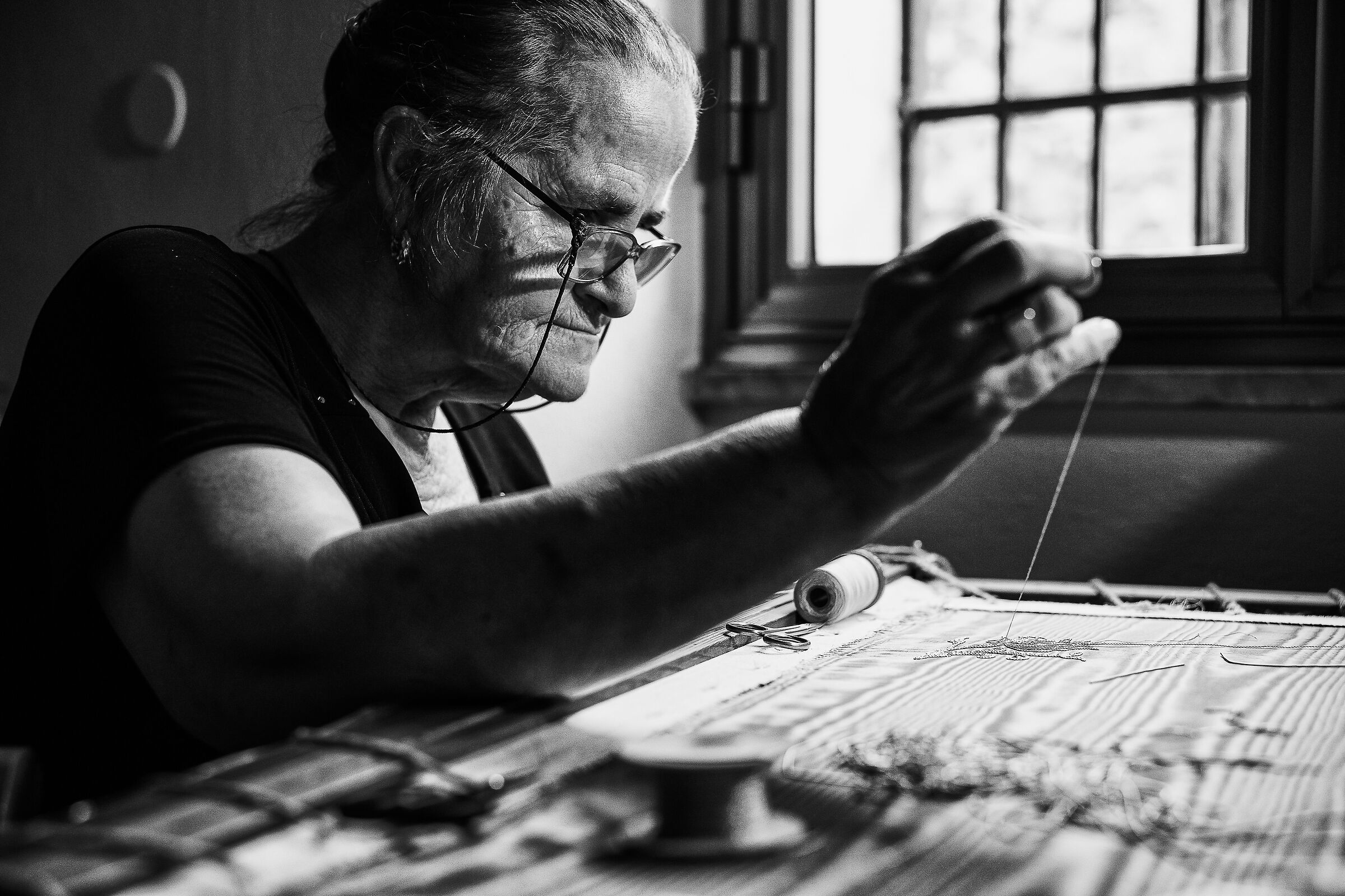 " La signora del ricamo - Oliena "