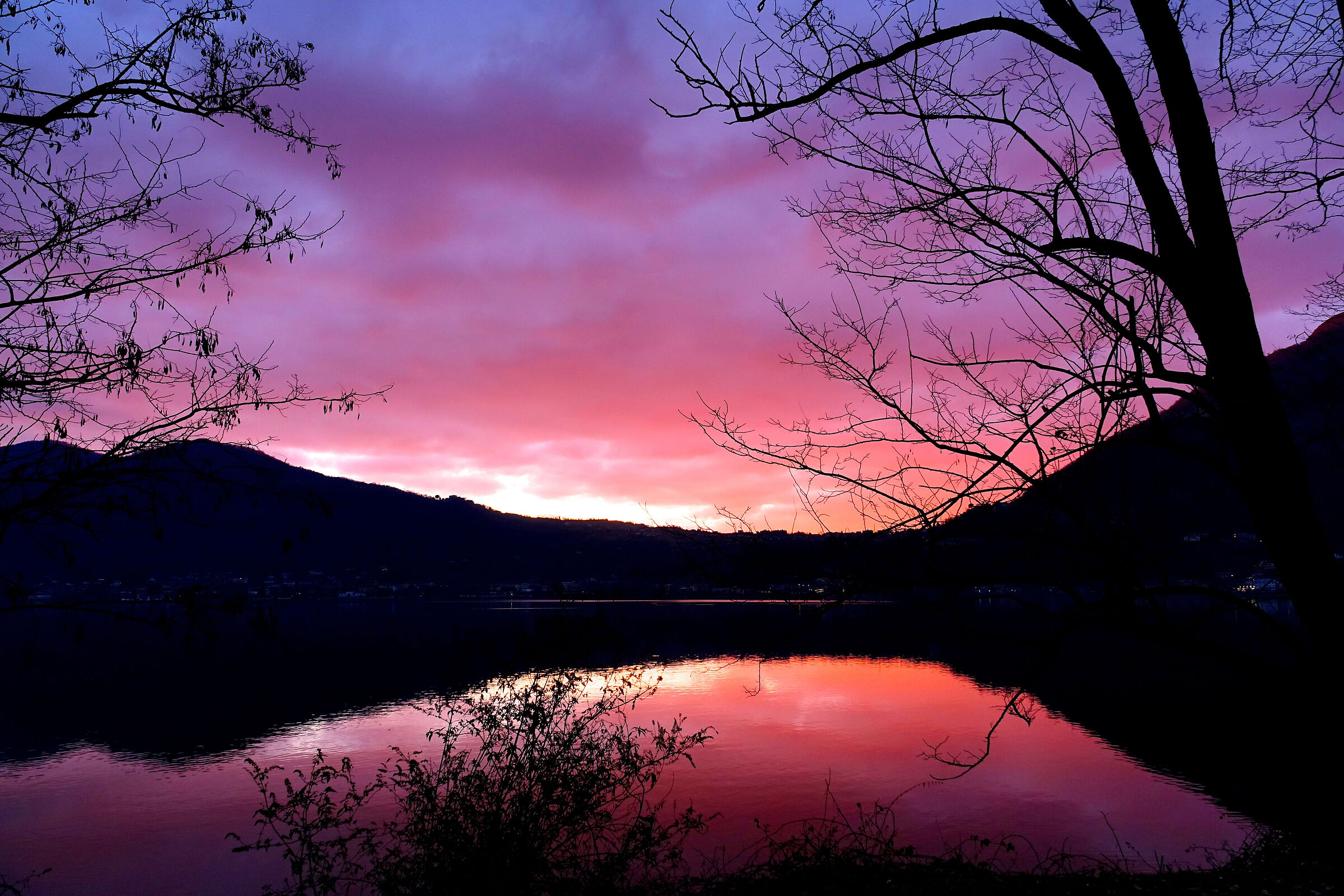 Lago di Garlate, rosso tramonto